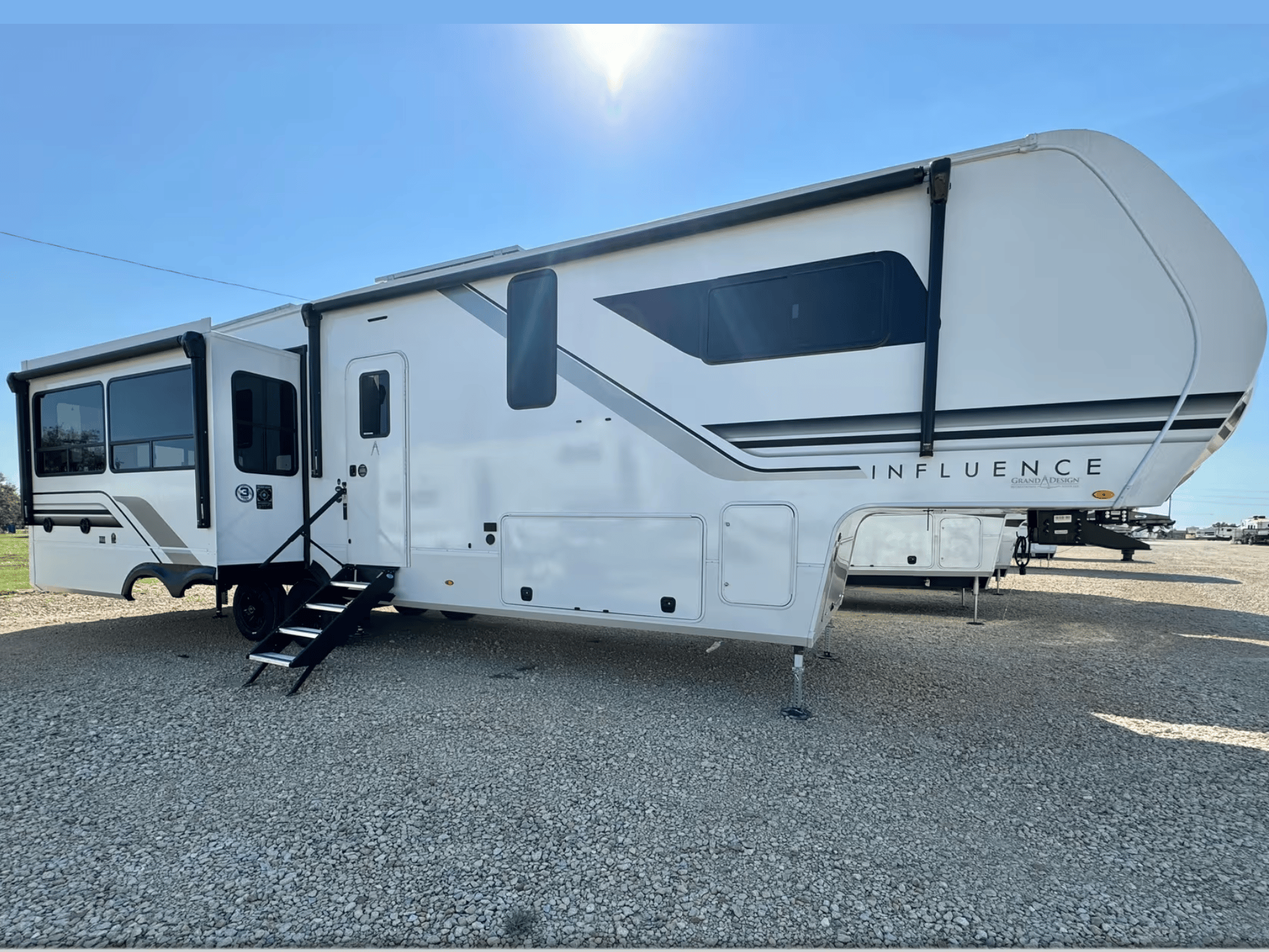 2025 Grand Design 2025 Grand Design Influence - thumbnail 1