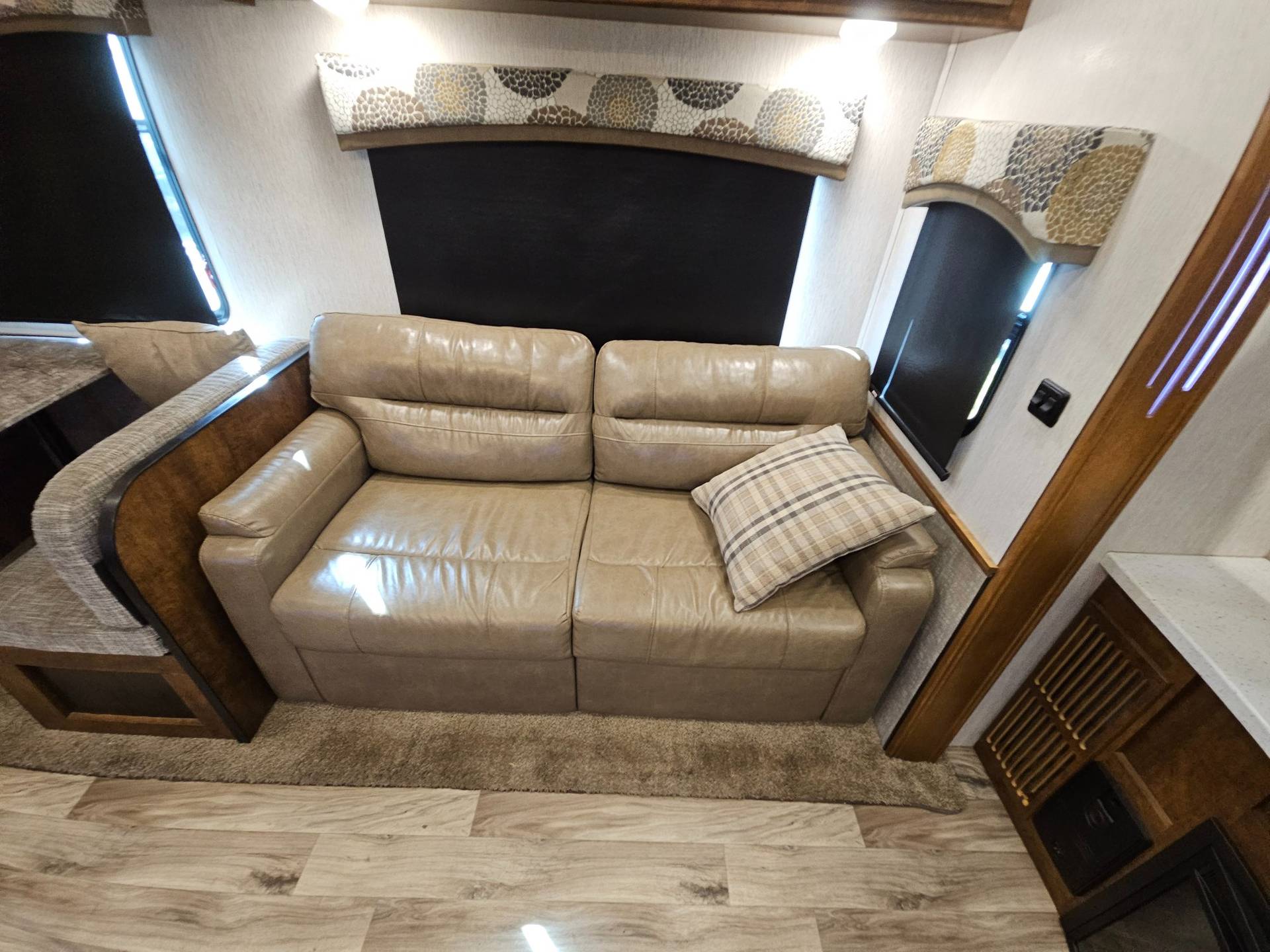 2019 Heartland 2019 Heartland Bighorn - thumbnail 18