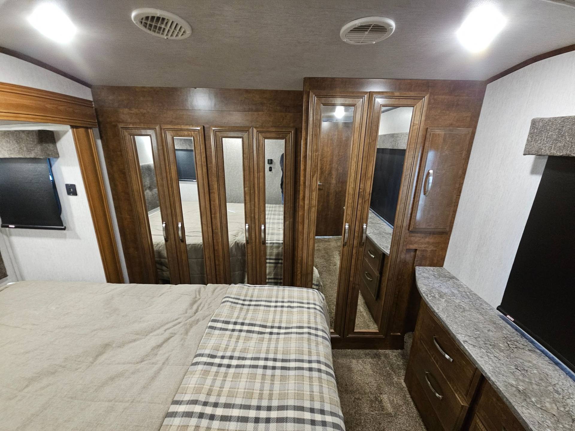 2019 Heartland 2019 Heartland Bighorn - thumbnail 32