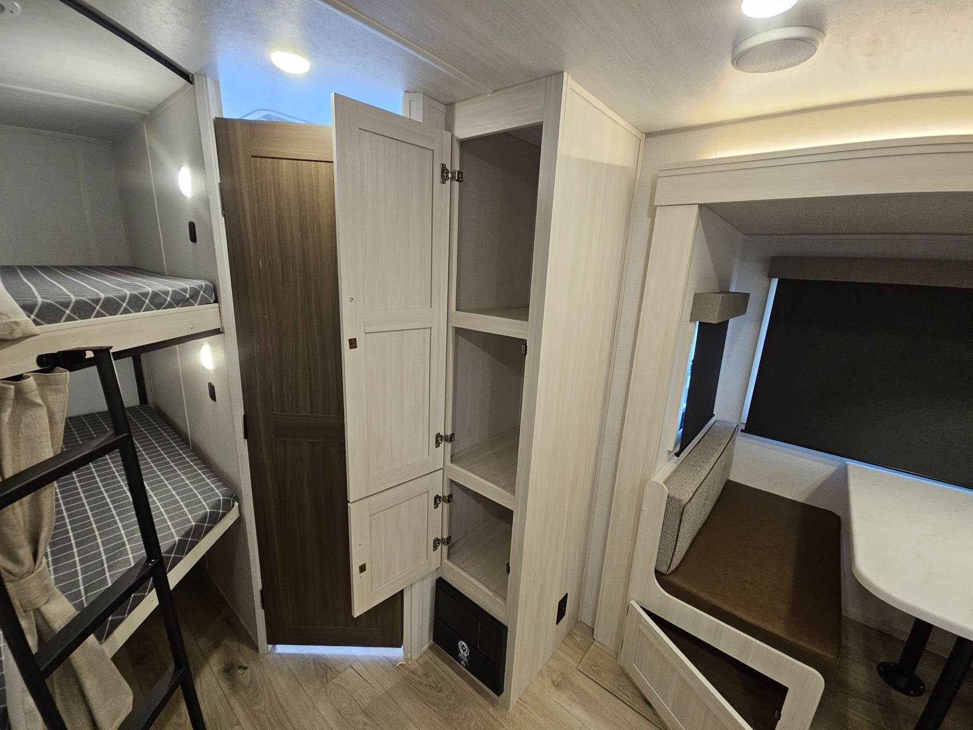 2026 Forest River RV 2026 Forest River RV Surveyor - thumbnail 12