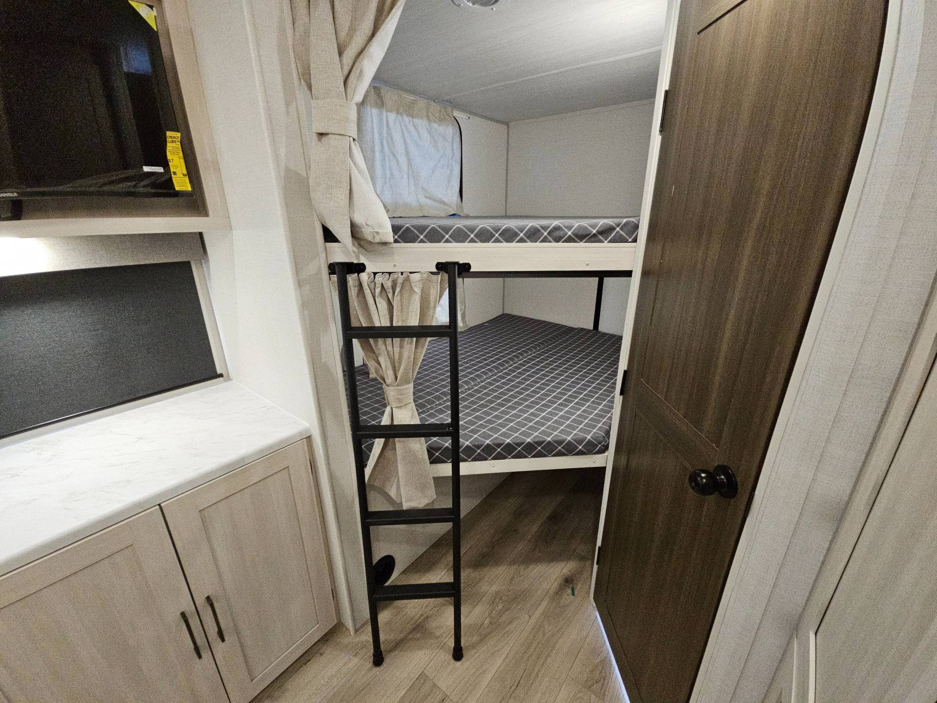 2026 Forest River RV 2026 Forest River RV Surveyor - thumbnail 13