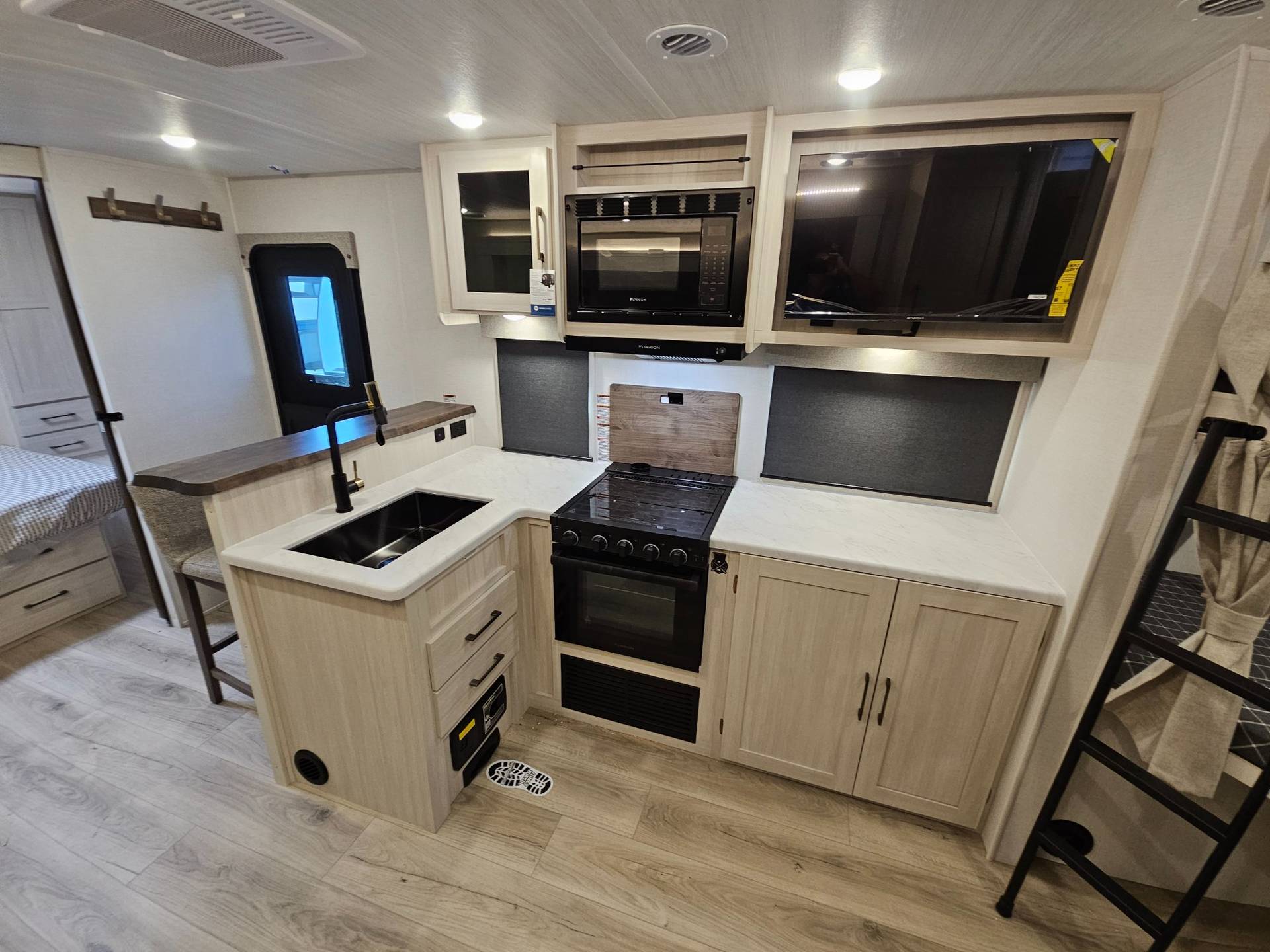 2026 Forest River RV 2026 Forest River RV Surveyor - thumbnail 14