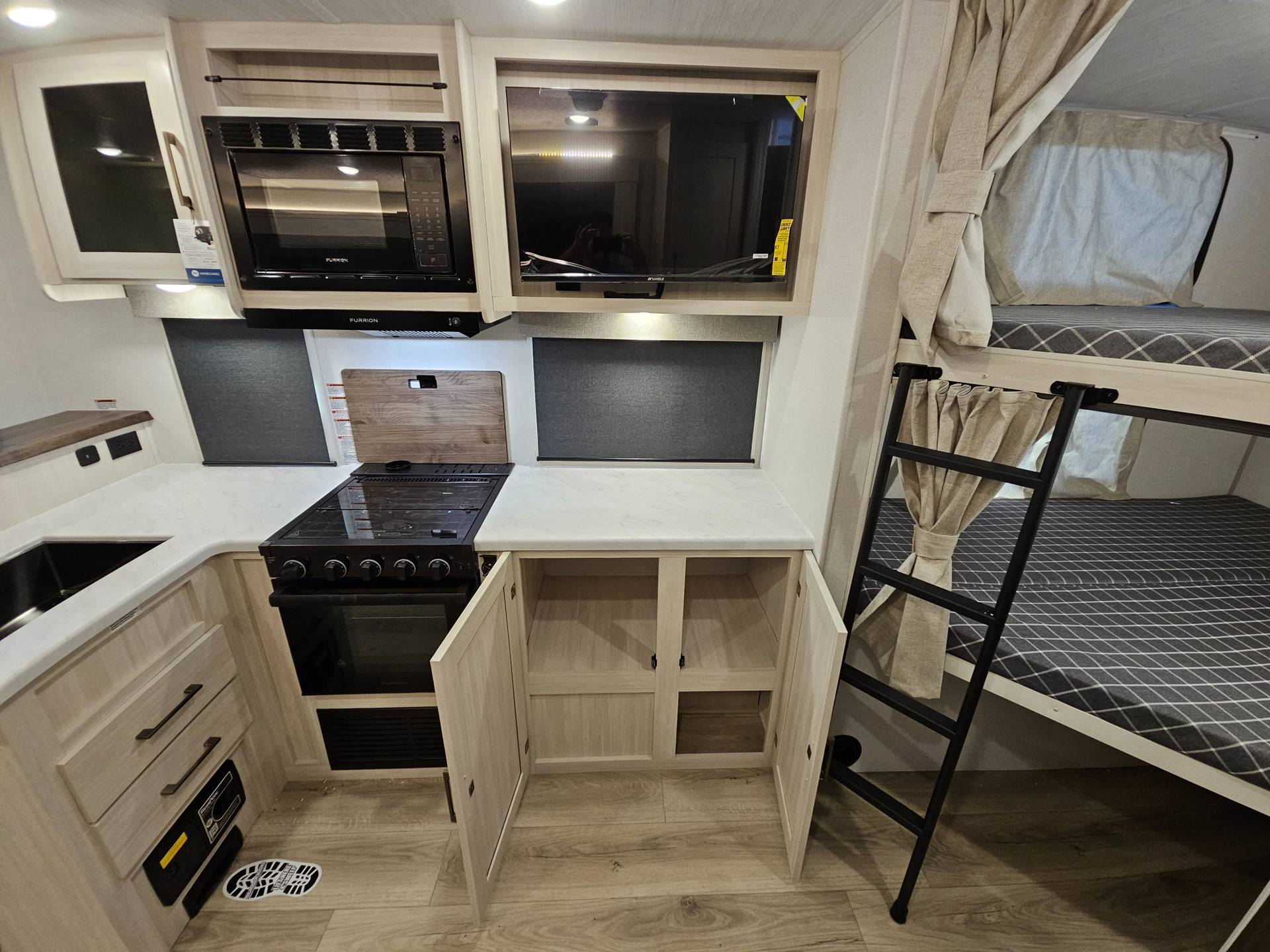 2026 Forest River RV 2026 Forest River RV Surveyor - thumbnail 15