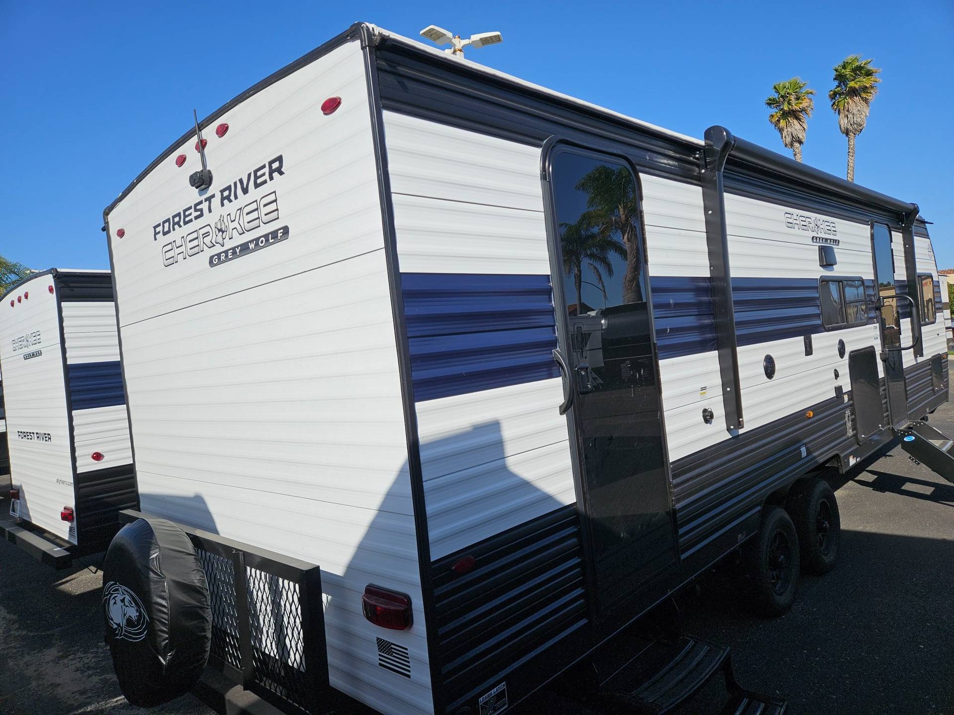 2026 Forest River RV 2026 Forest River RV Cherokee Grey Wolf - thumbnail 3