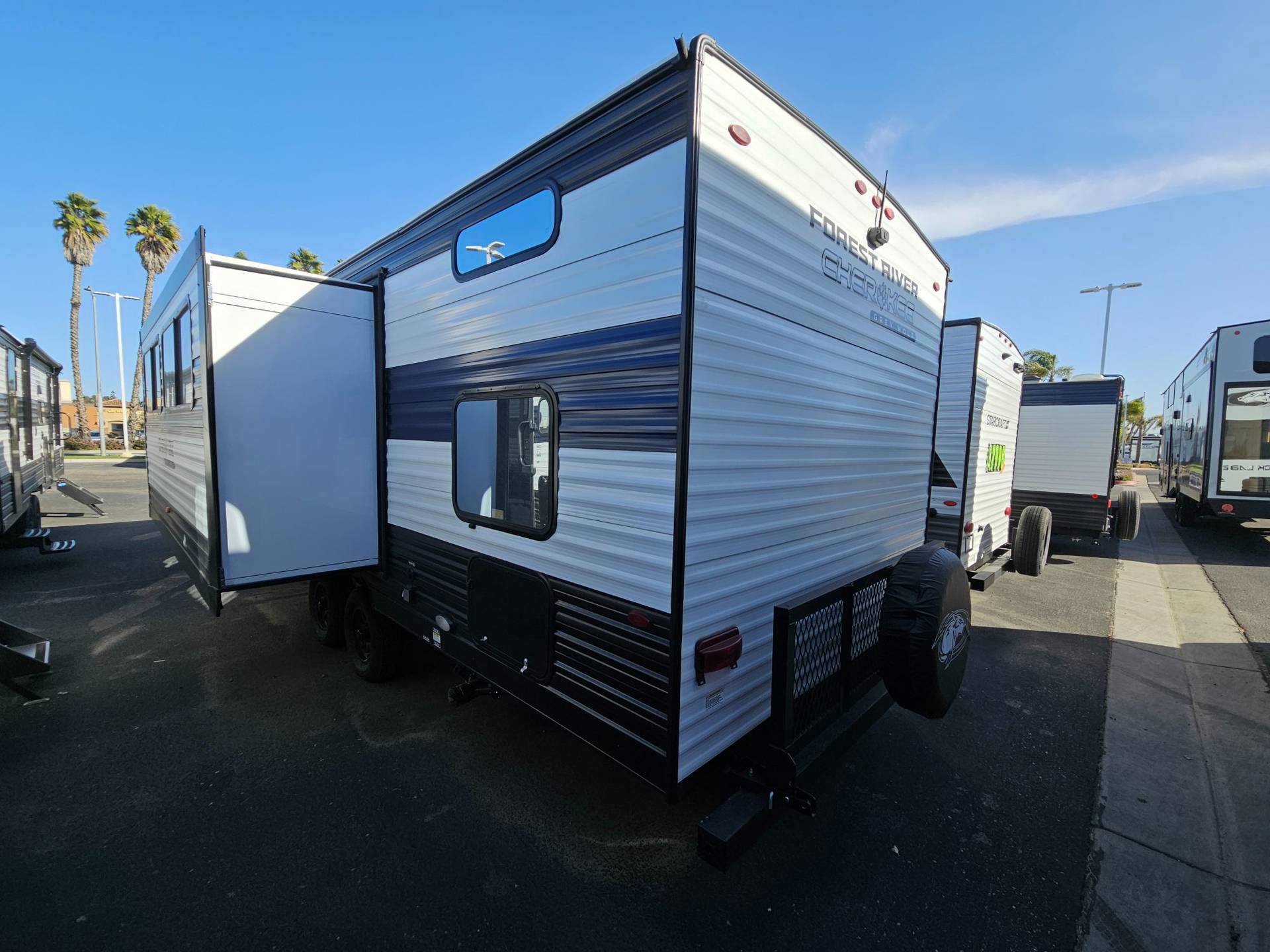 2026 Forest River RV 2026 Forest River RV Cherokee Grey Wolf - thumbnail 4