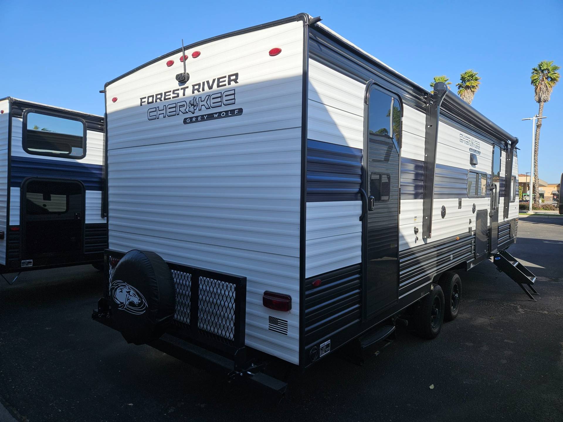 2026 Forest River RV 2026 Forest River RV Cherokee Grey Wolf - thumbnail 3