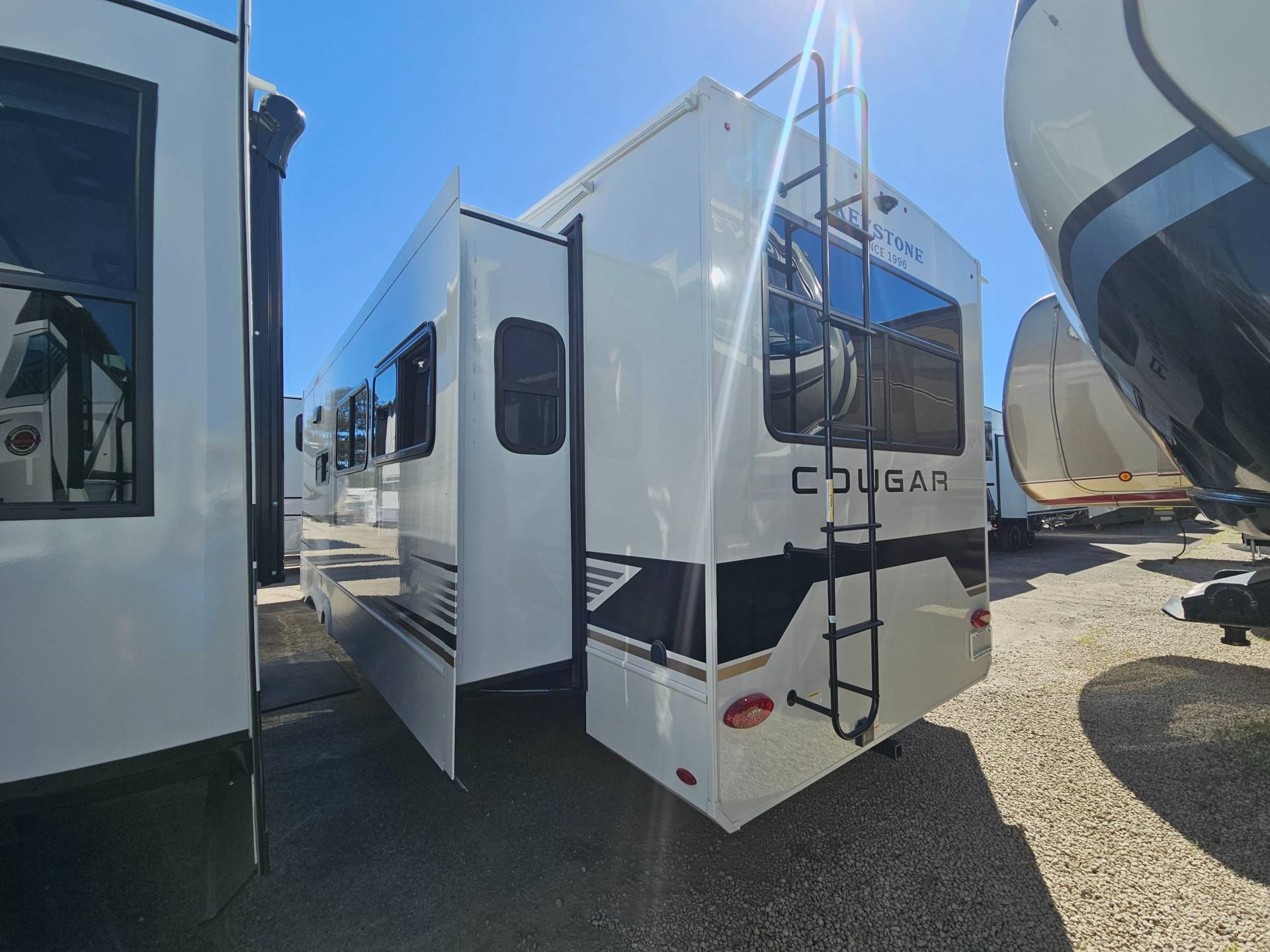 2026 Keystone RV 2026 Keystone RV Cougar - thumbnail 4