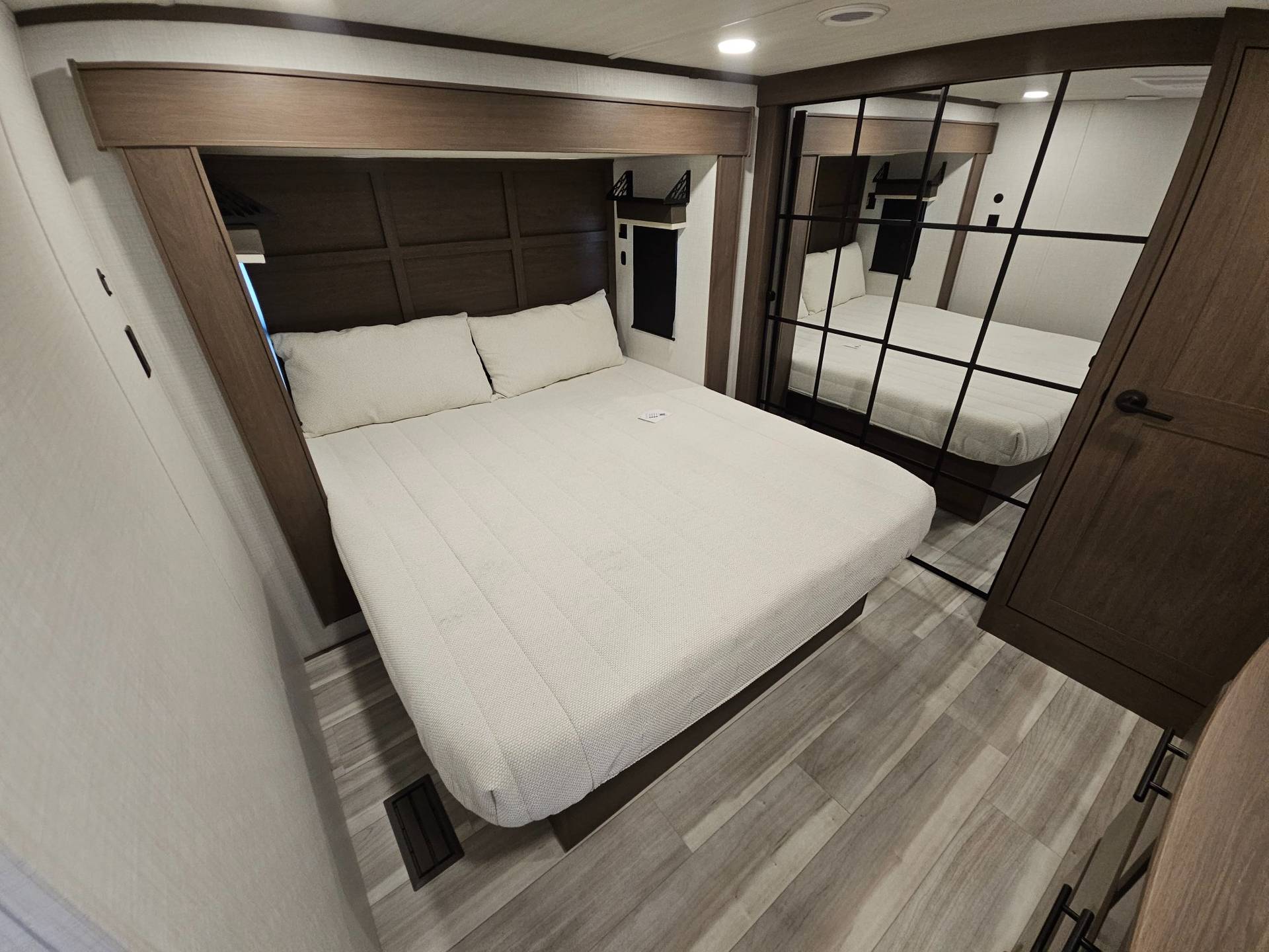 2026 Keystone RV 2026 Keystone RV Cougar - thumbnail 32