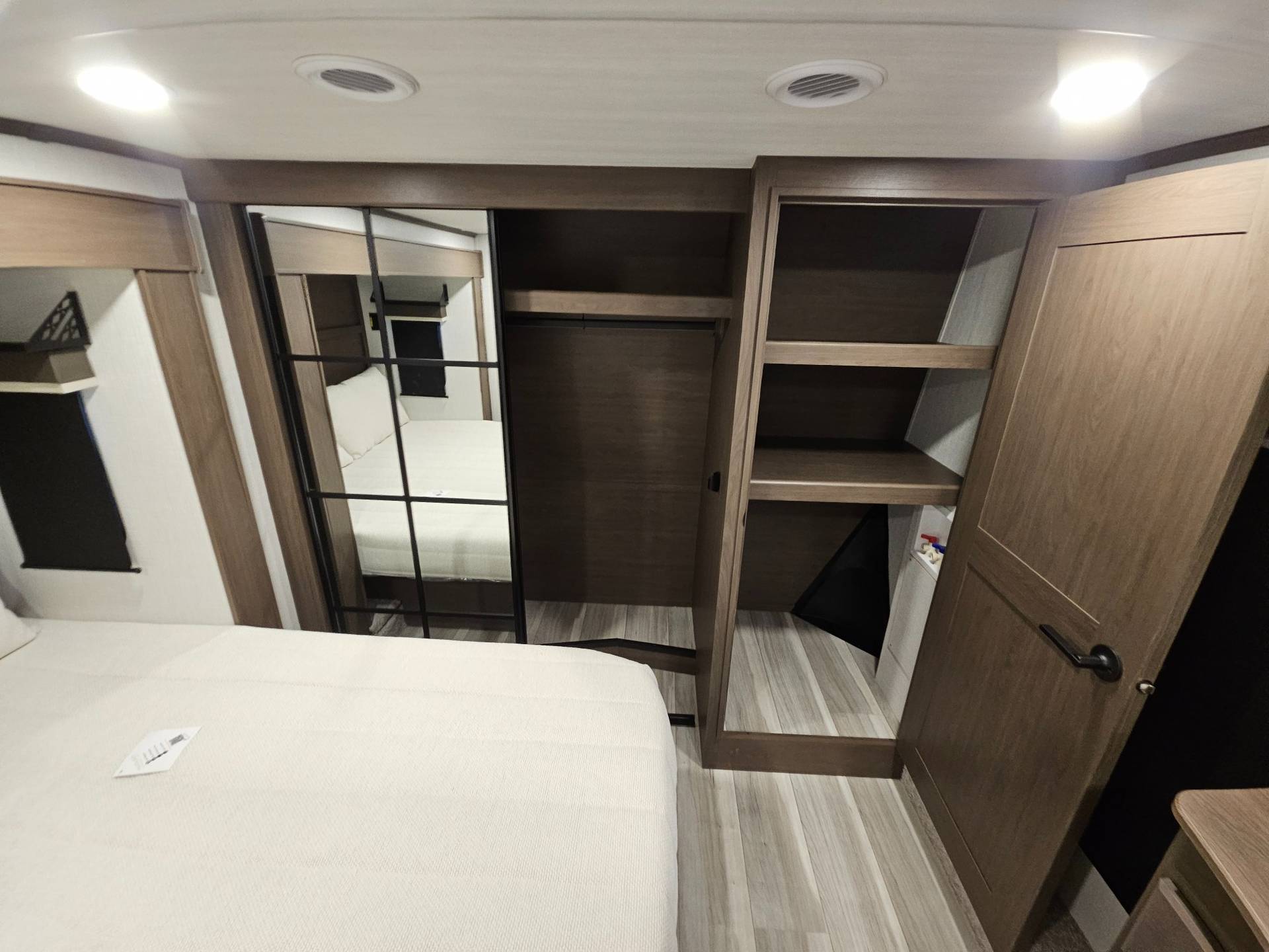 2026 Keystone RV 2026 Keystone RV Cougar - thumbnail 35