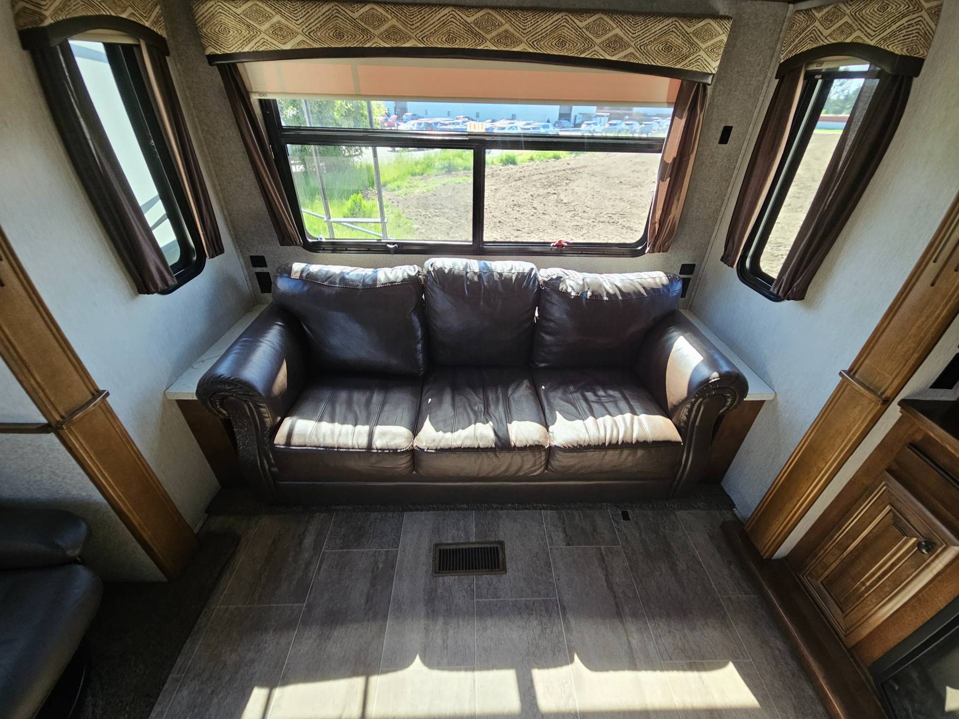 2019 Heartland 2019 Heartland Bighorn - thumbnail 9