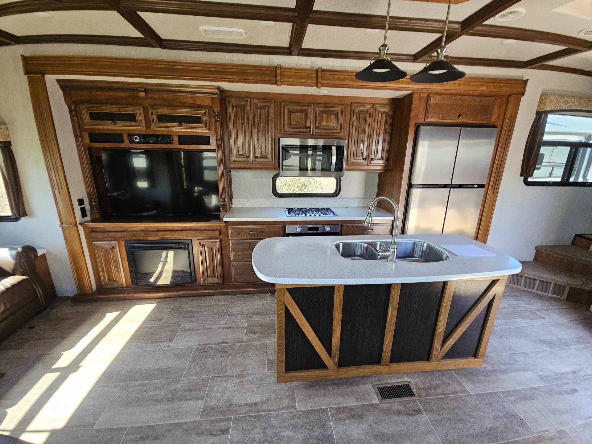 2019 Heartland 2019 Heartland Bighorn - thumbnail 11