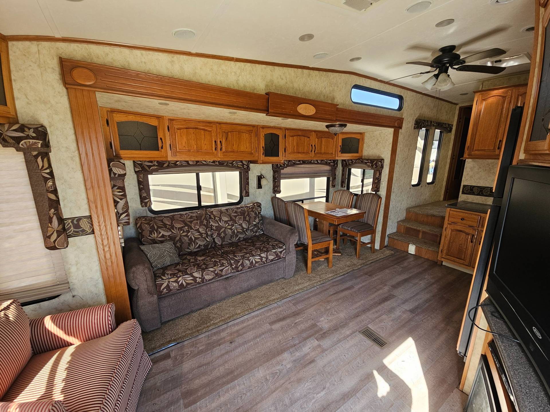 2011 Coachmen 2011 Coachmen Brookstone - thumbnail 5