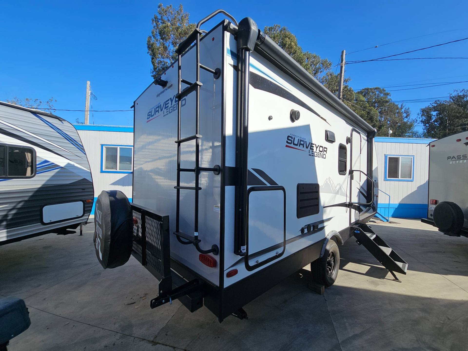 2022 Forest River RV 2022 Forest River RV Surveyor Legend - thumbnail 2