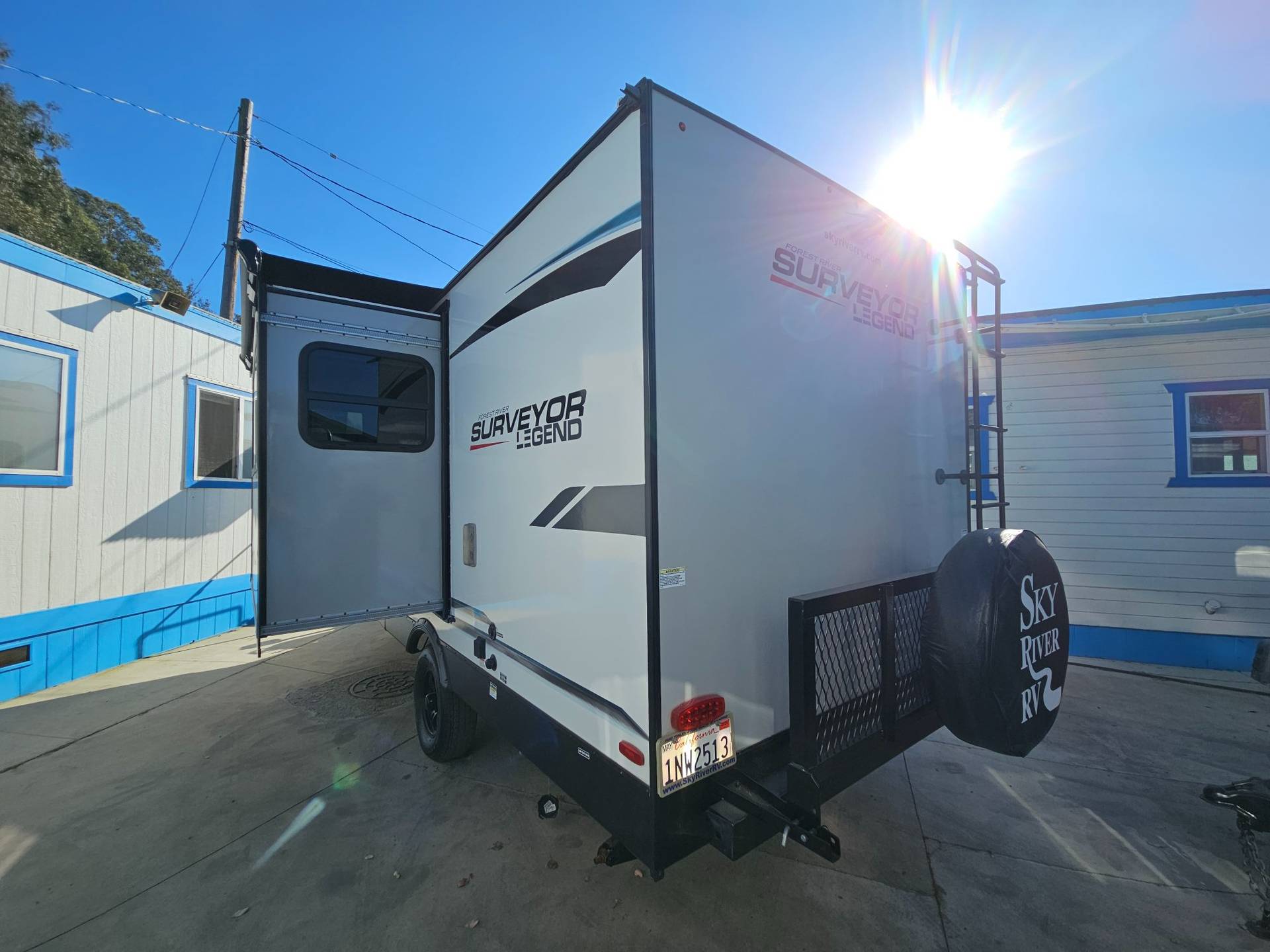 2022 Forest River RV 2022 Forest River RV Surveyor Legend - thumbnail 3