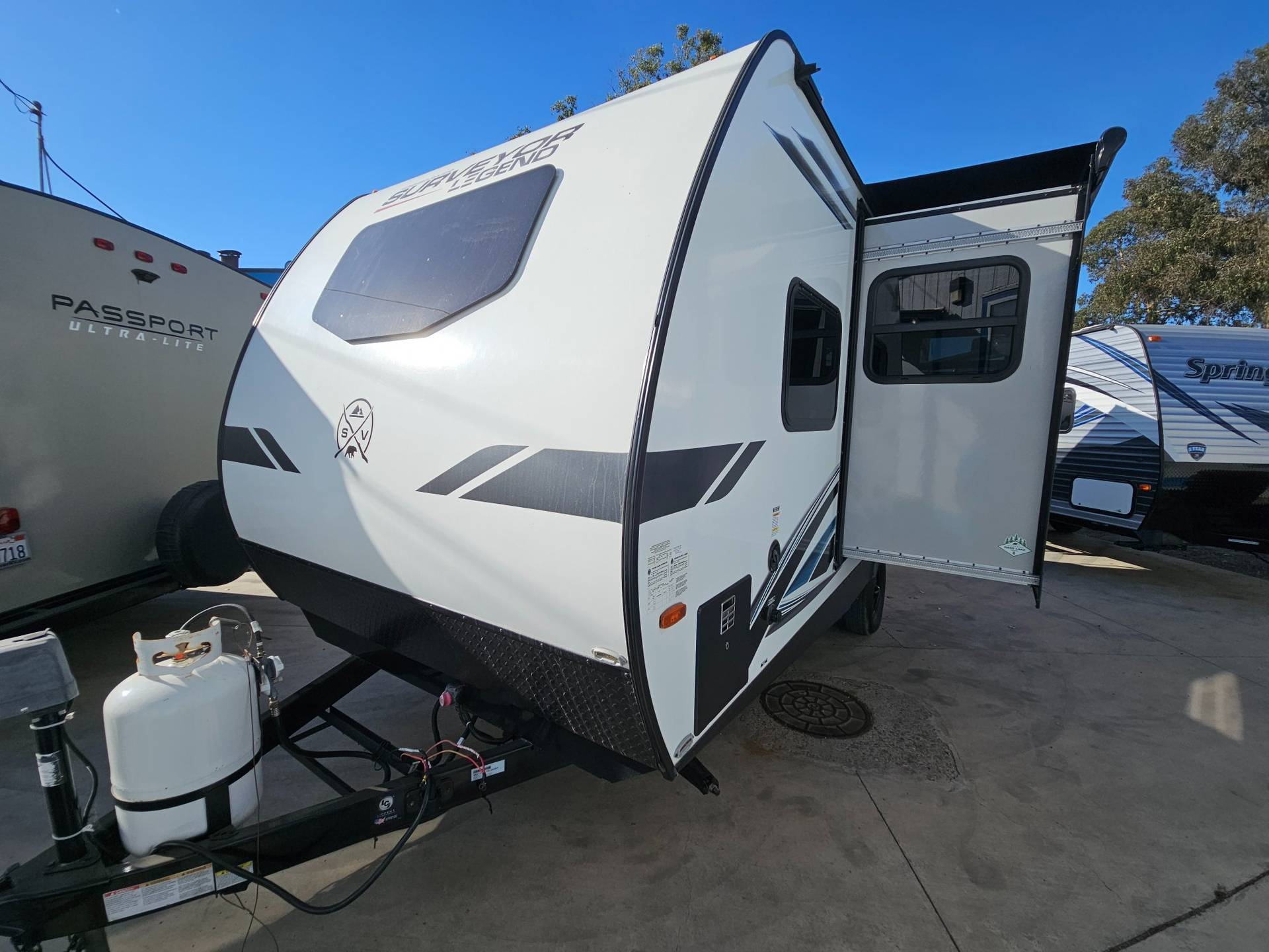 2022 Forest River RV 2022 Forest River RV Surveyor Legend - thumbnail 4