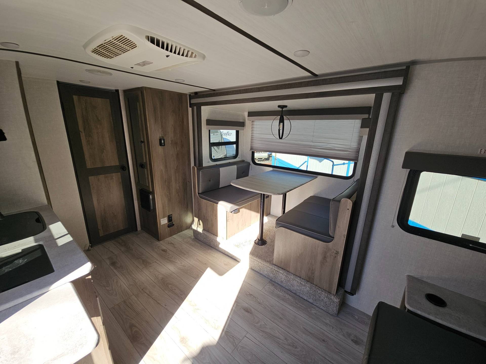 2022 Forest River RV 2022 Forest River RV Surveyor Legend - thumbnail 5