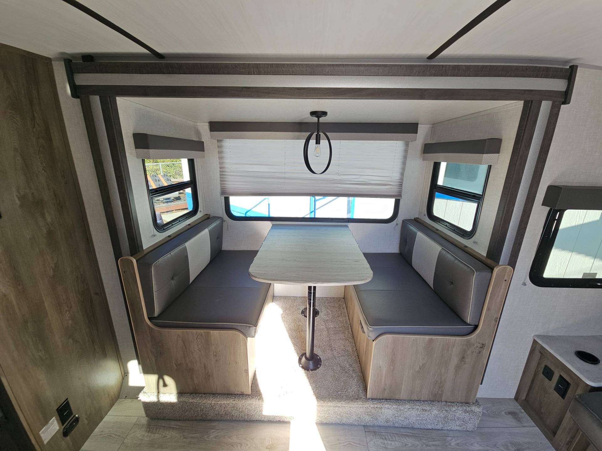 2022 Forest River RV 2022 Forest River RV Surveyor Legend - thumbnail 7