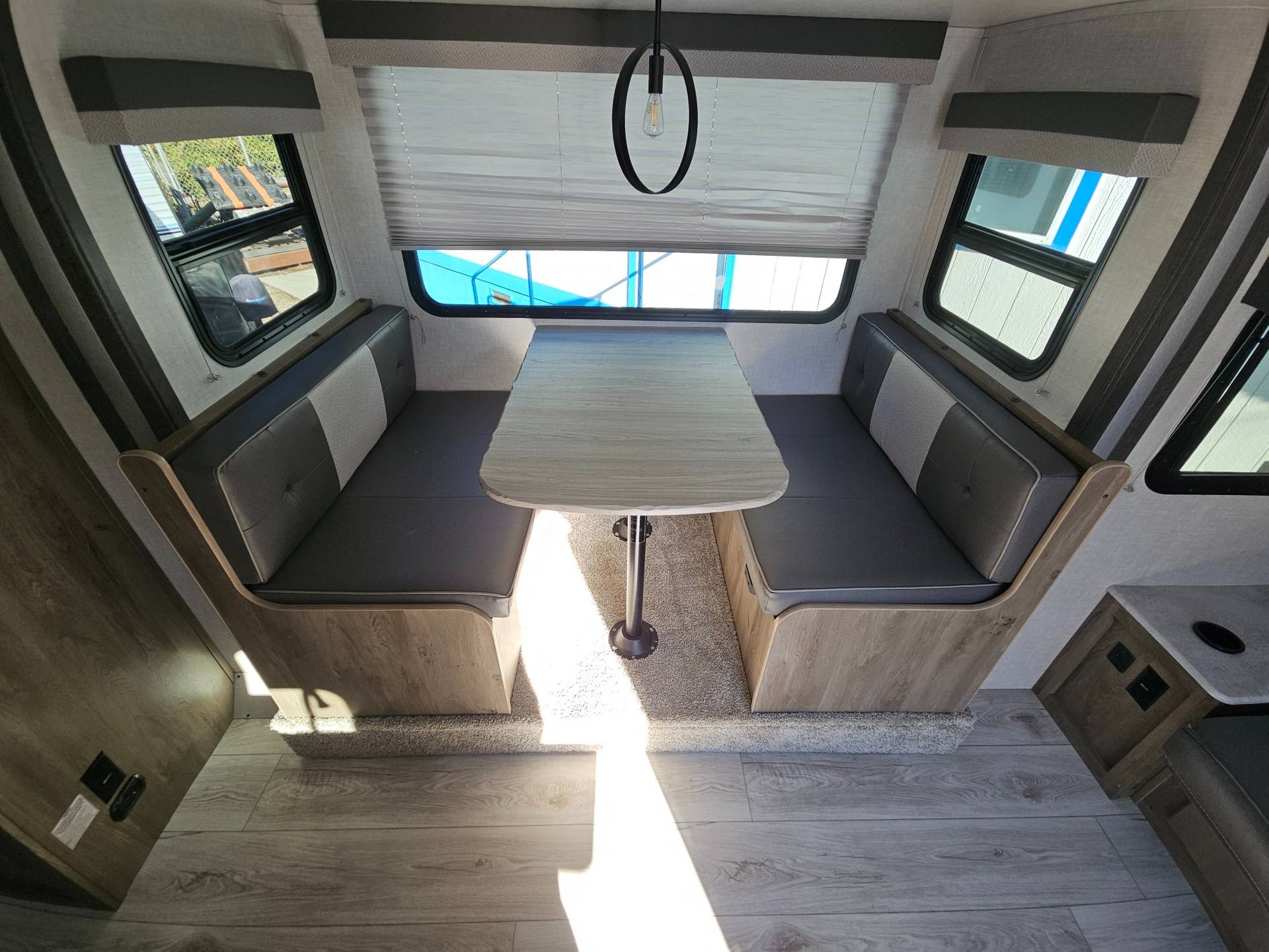 2022 Forest River RV 2022 Forest River RV Surveyor Legend - thumbnail 8