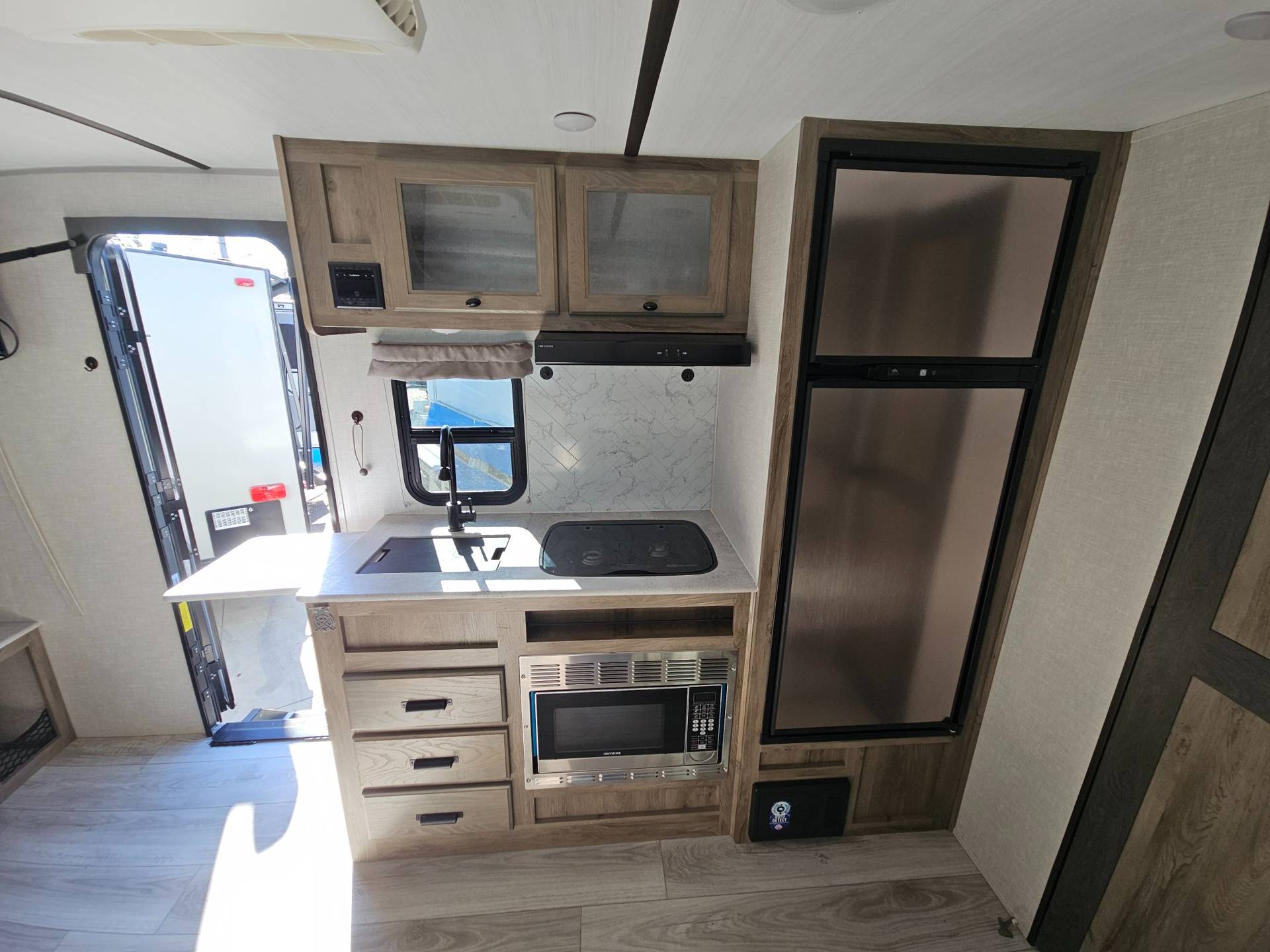 2022 Forest River RV 2022 Forest River RV Surveyor Legend - thumbnail 10