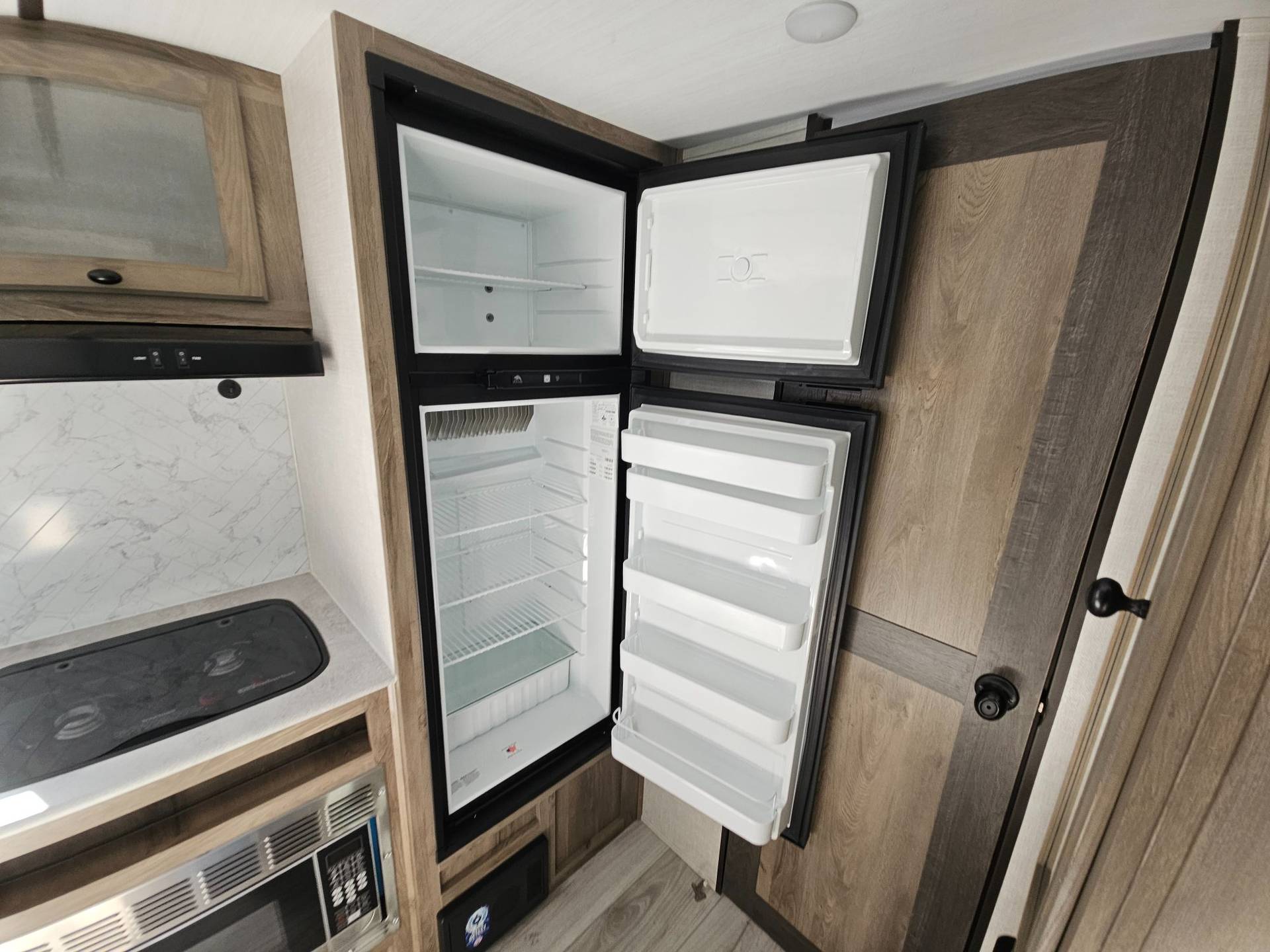 2022 Forest River RV 2022 Forest River RV Surveyor Legend - thumbnail 11