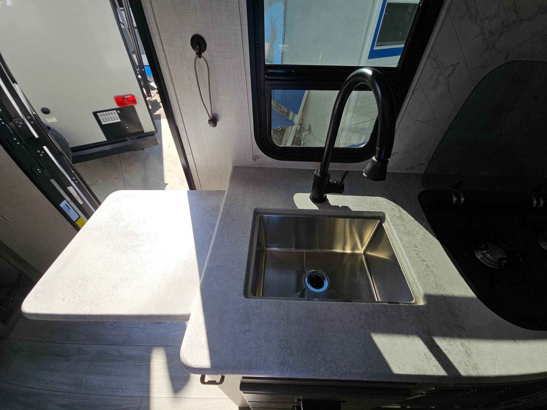 2022 Forest River RV 2022 Forest River RV Surveyor Legend - thumbnail 14