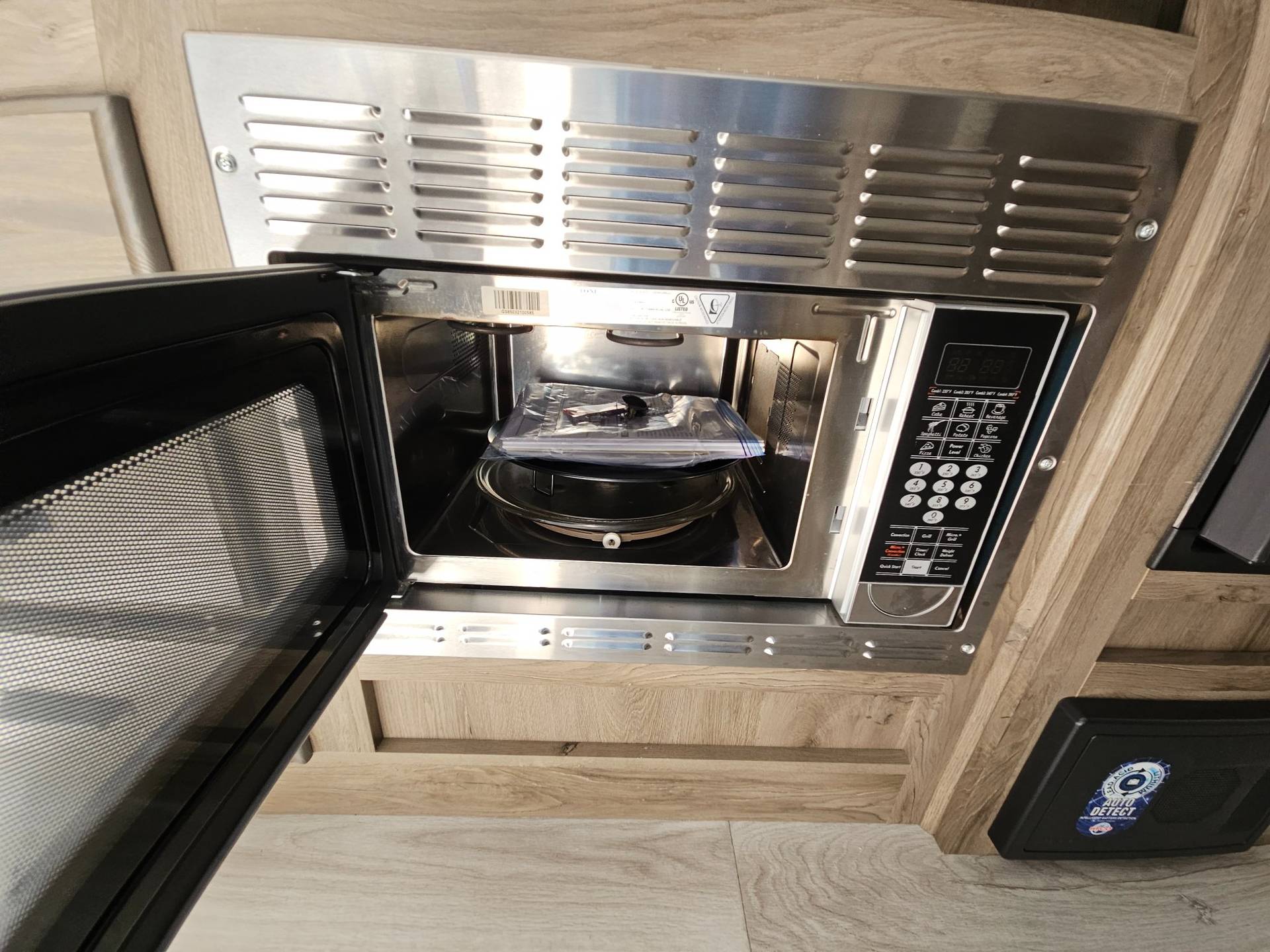 2022 Forest River RV 2022 Forest River RV Surveyor Legend - thumbnail 15