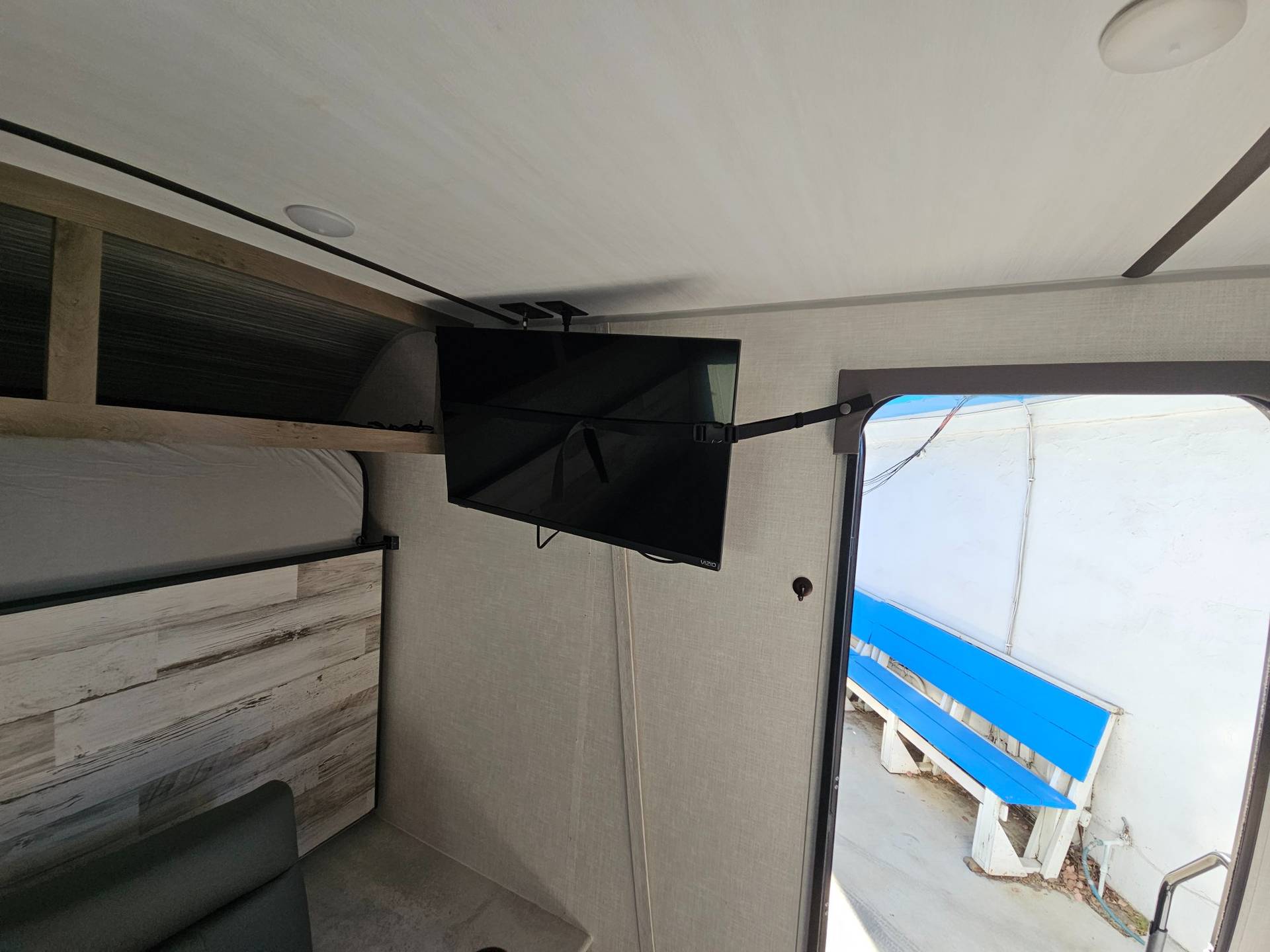 2022 Forest River RV 2022 Forest River RV Surveyor Legend - thumbnail 18