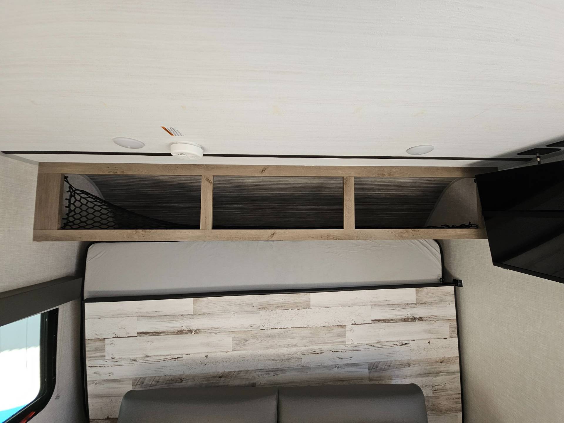 2022 Forest River RV 2022 Forest River RV Surveyor Legend - thumbnail 19