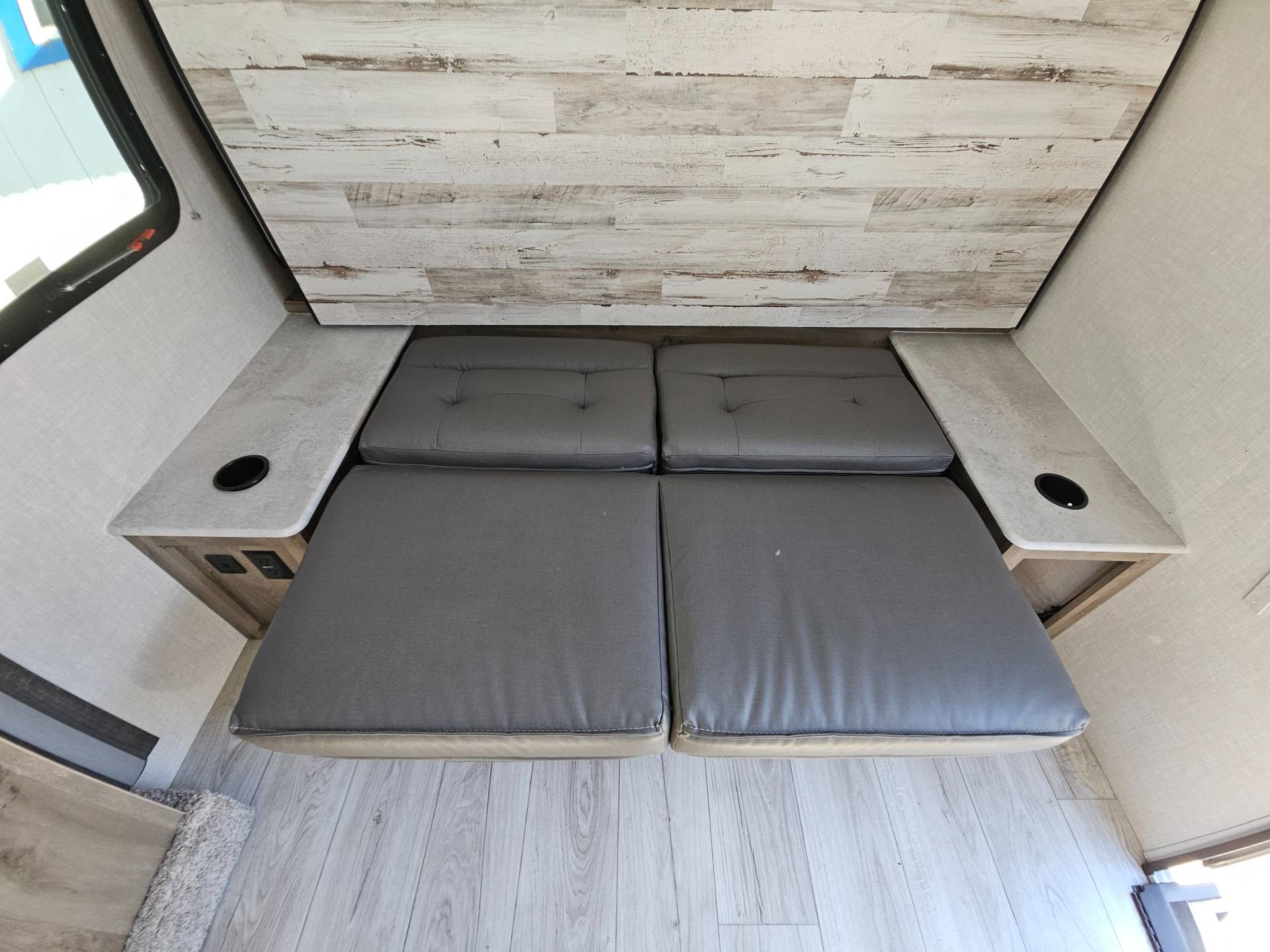 2022 Forest River RV 2022 Forest River RV Surveyor Legend - thumbnail 21