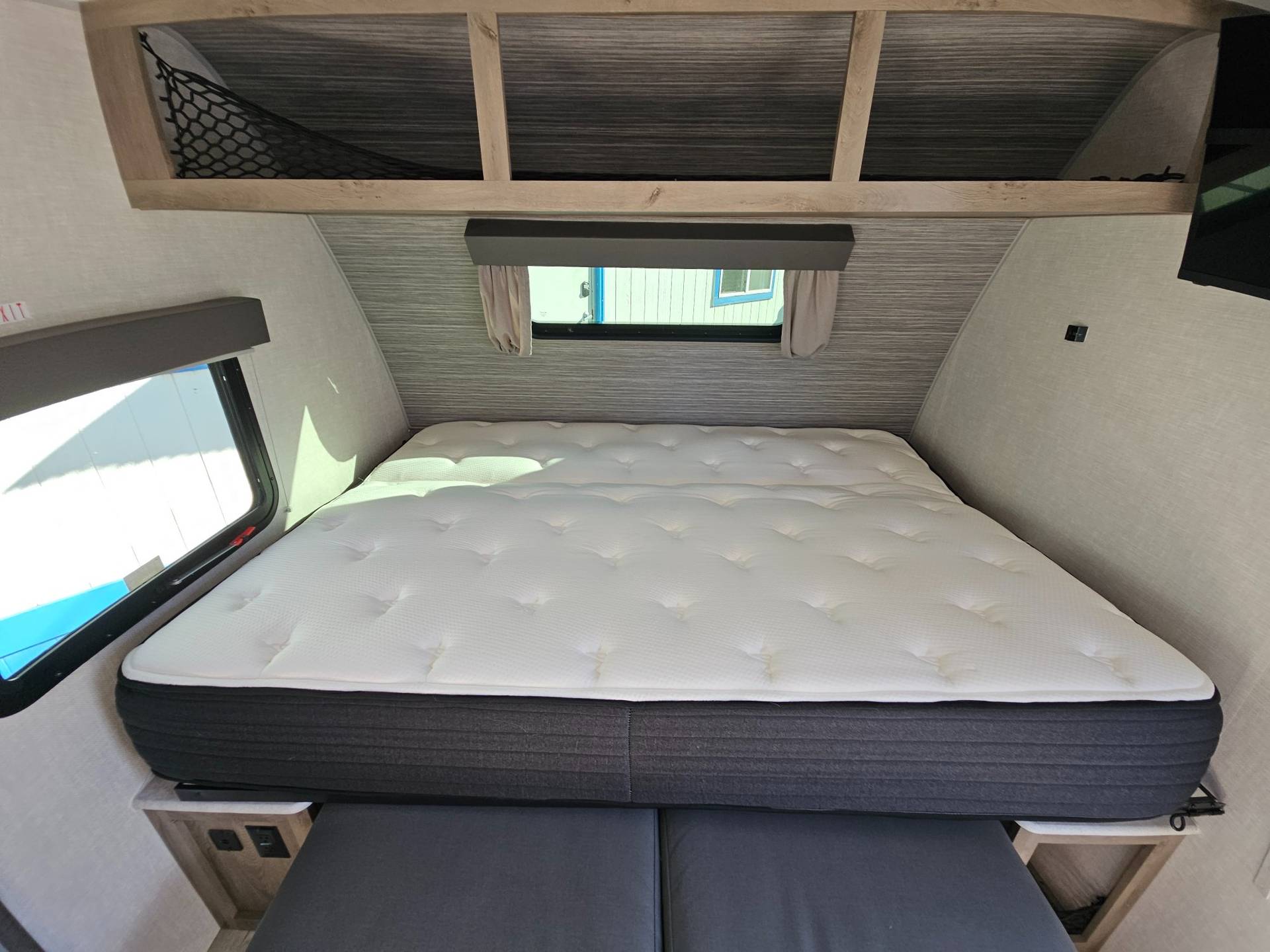 2022 Forest River RV 2022 Forest River RV Surveyor Legend - thumbnail 22