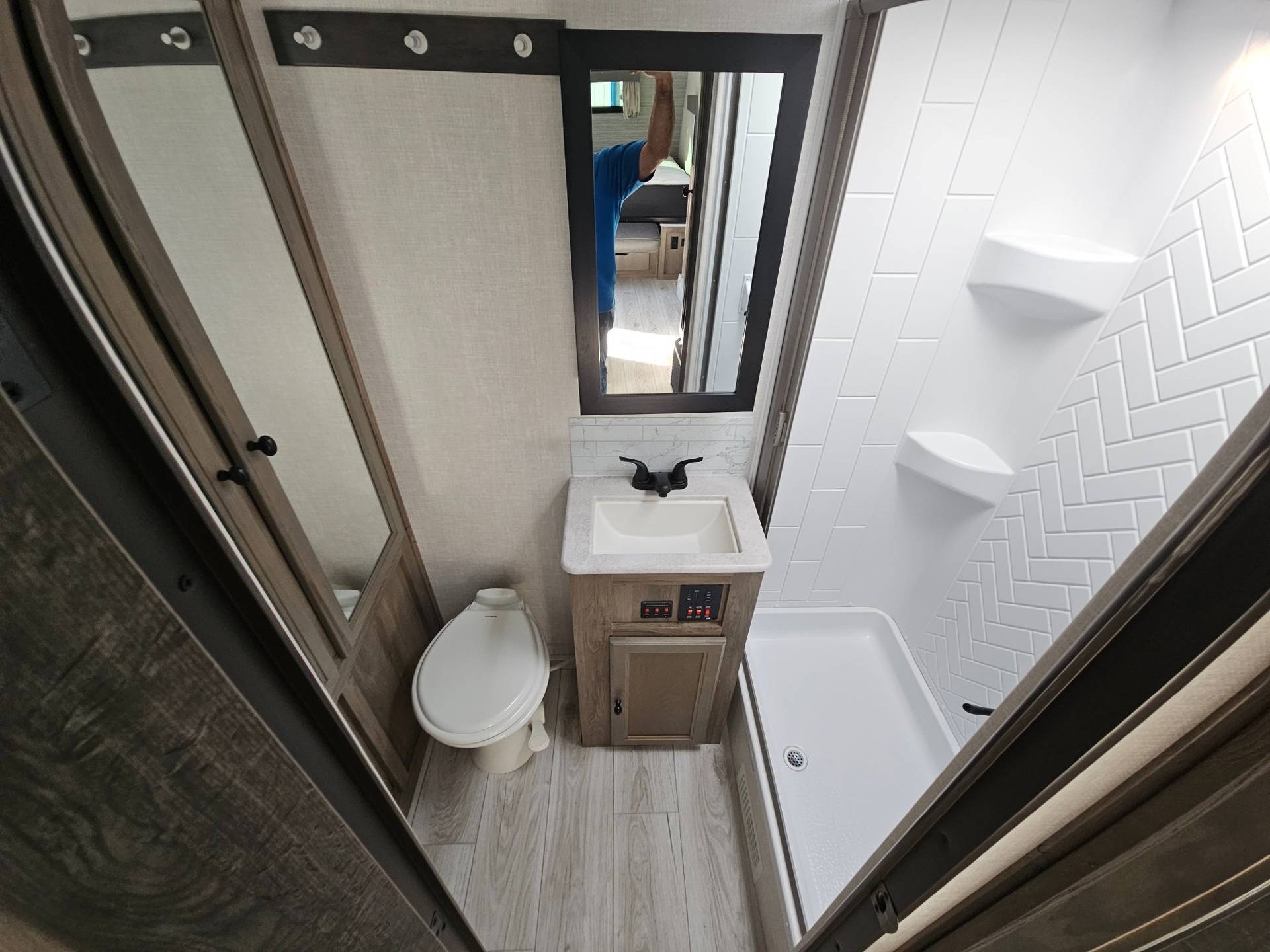 2022 Forest River RV 2022 Forest River RV Surveyor Legend - thumbnail 23