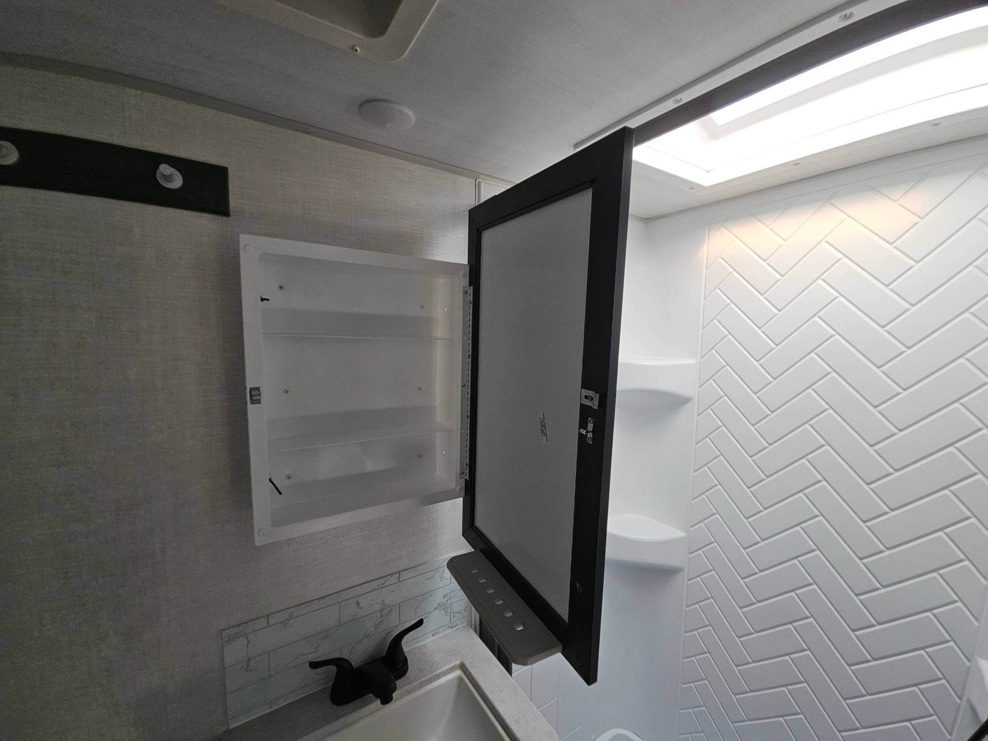 2022 Forest River RV 2022 Forest River RV Surveyor Legend - thumbnail 25