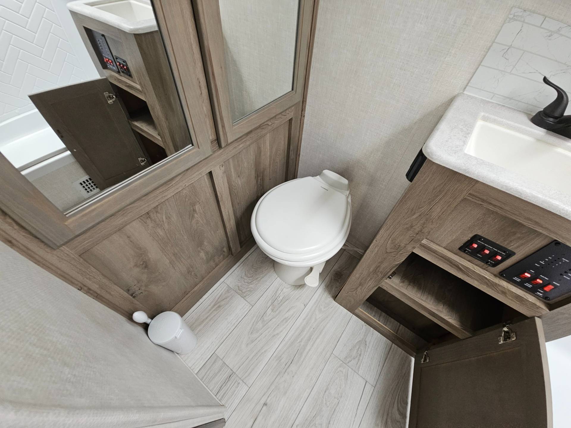 2022 Forest River RV 2022 Forest River RV Surveyor Legend - thumbnail 28