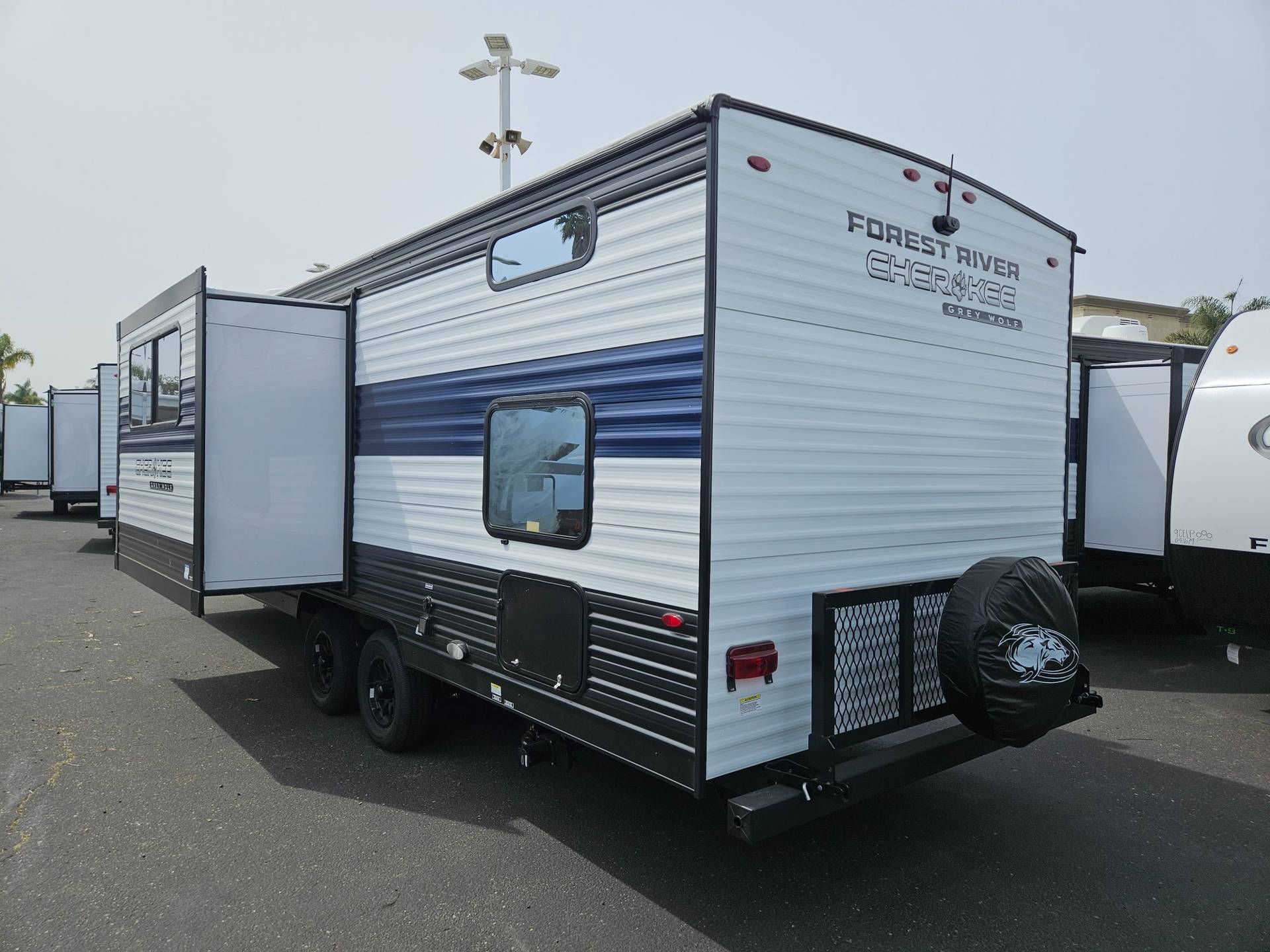 2026 Forest River RV 2026 Forest River RV Cherokee Grey Wolf - thumbnail 4