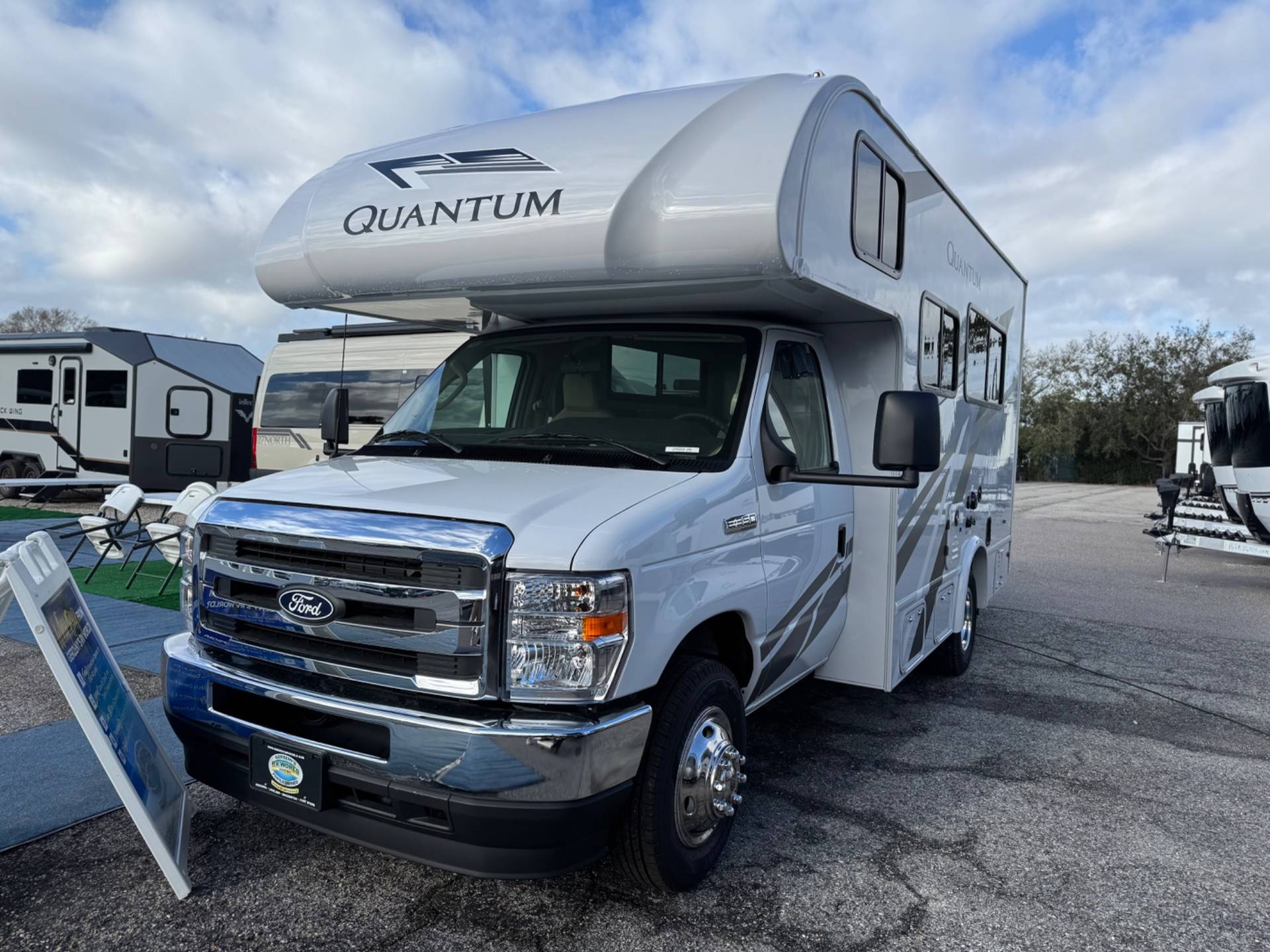 2026 Thor Motor Coach 2026 Thor Motor Coach Quantum - thumbnail 3