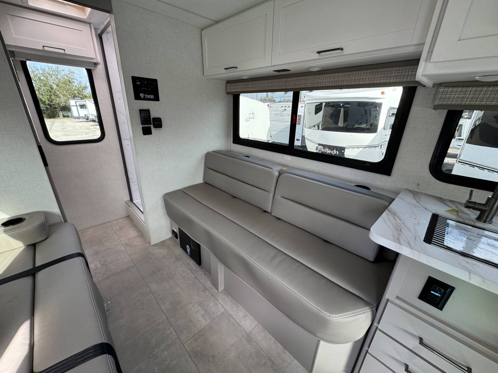 2026 Thor Motor Coach 2026 Thor Motor Coach Quantum - thumbnail 13