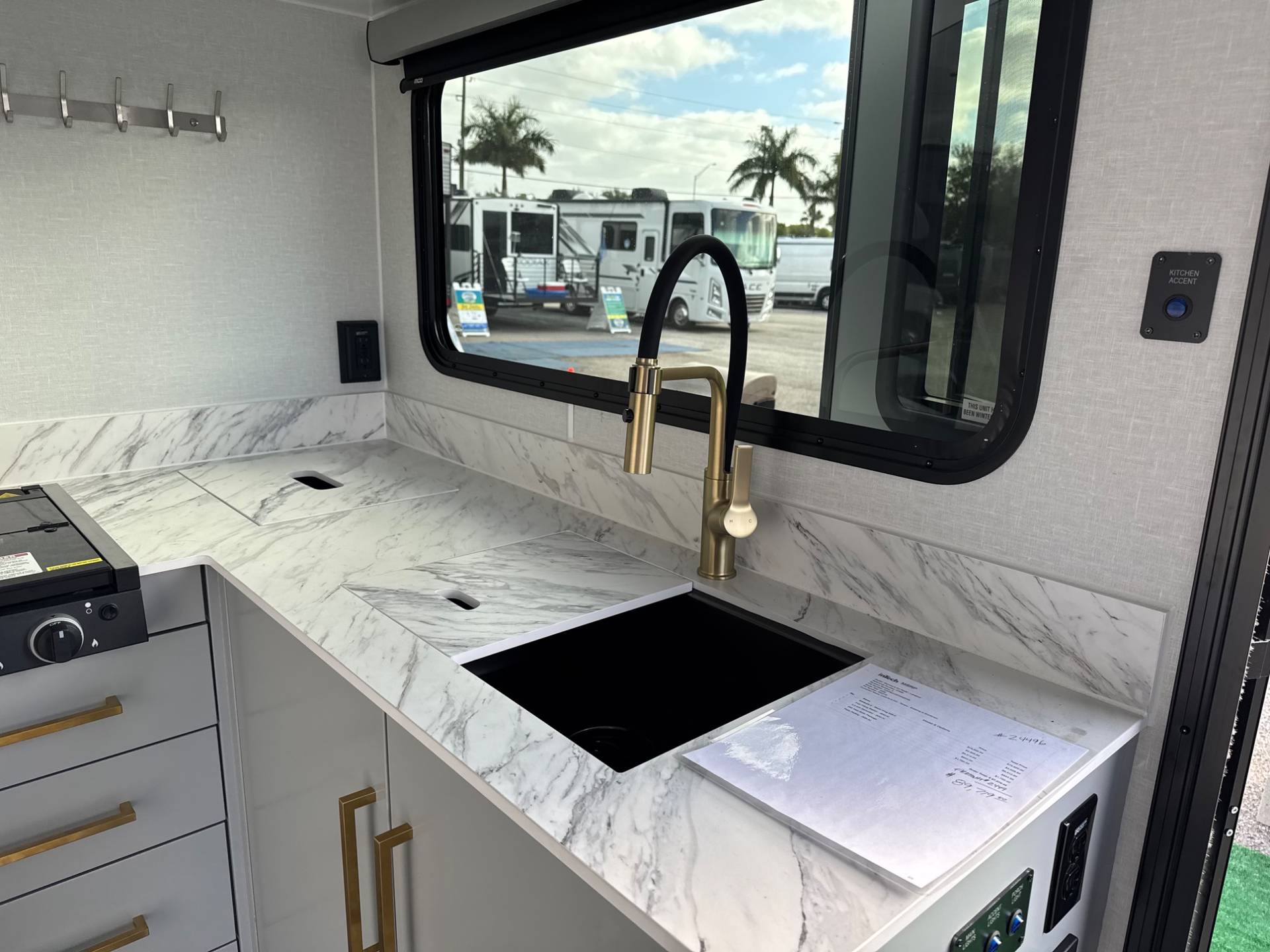 2026 inTech RV 2026 inTech RV Black Wing - thumbnail 7