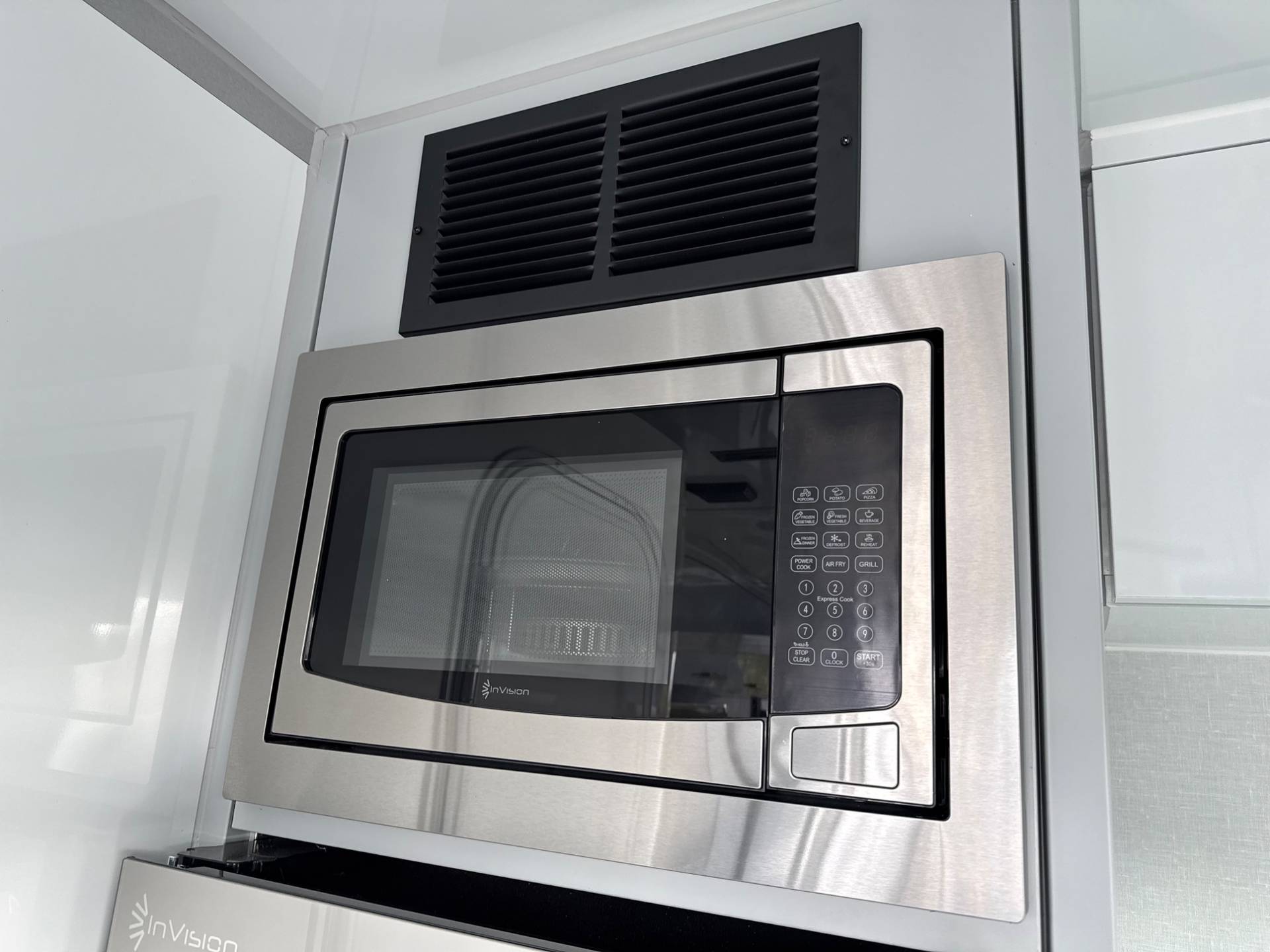 2026 inTech RV 2026 inTech RV Black Wing - thumbnail 10