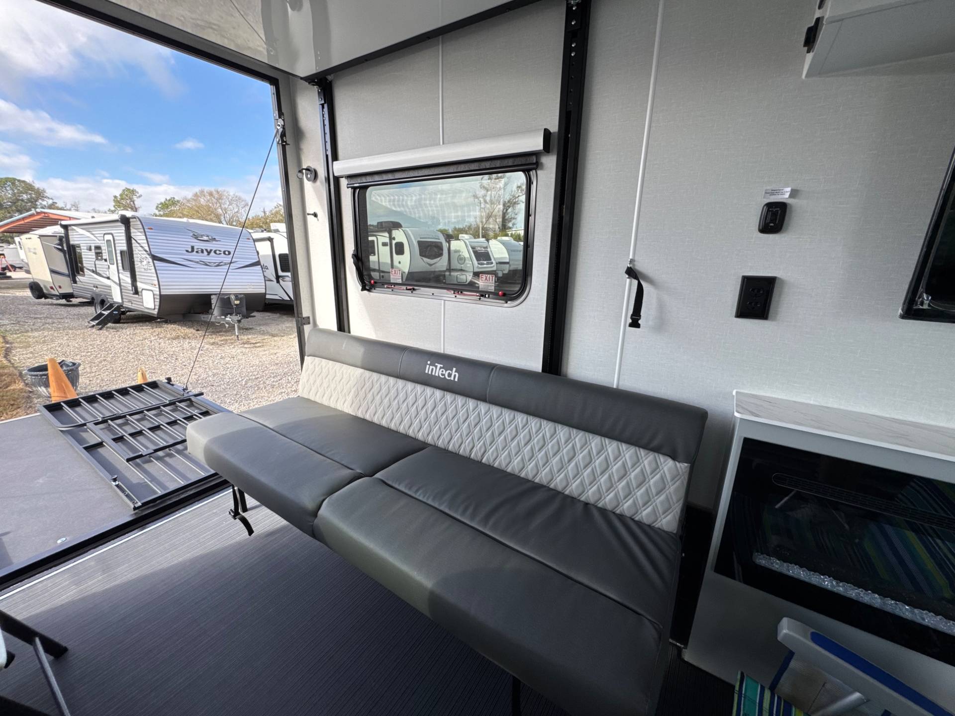 2026 inTech RV 2026 inTech RV Black Wing - thumbnail 13