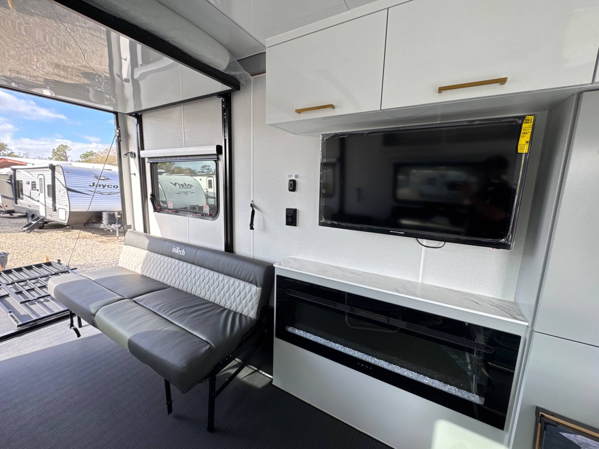2026 inTech RV 2026 inTech RV Black Wing - thumbnail 14