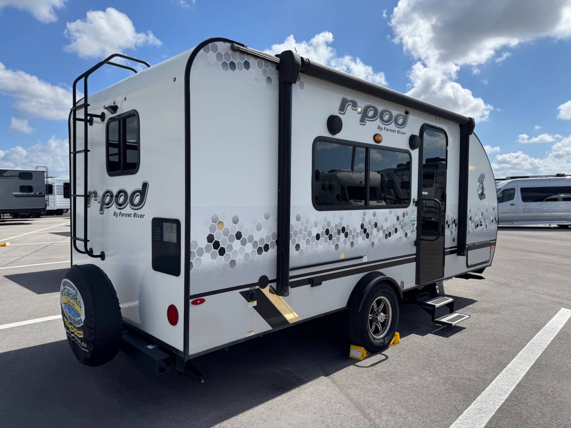 2022 Forest River 2022 Forest River R-Pod - thumbnail 4