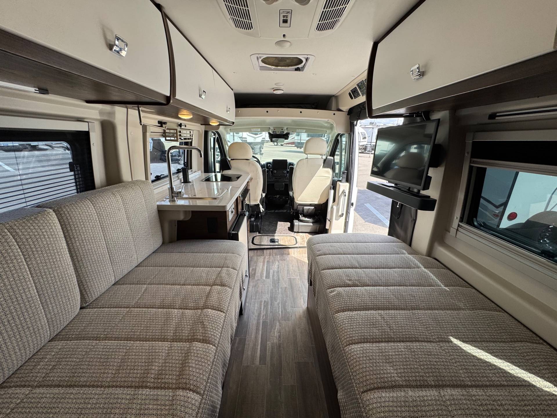 2025 Winnebago 2025 Winnebago Travato - thumbnail 8