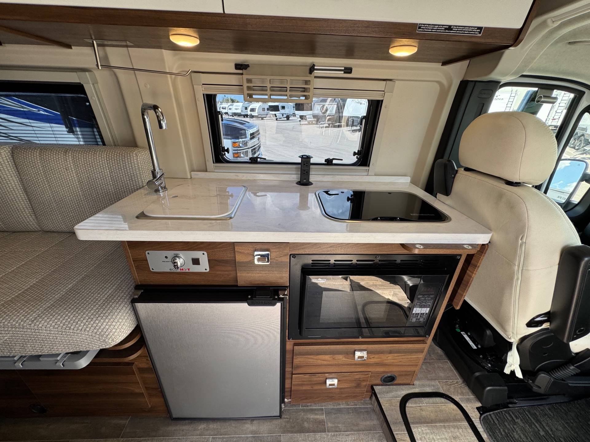 2025 Winnebago 2025 Winnebago Travato - thumbnail 10