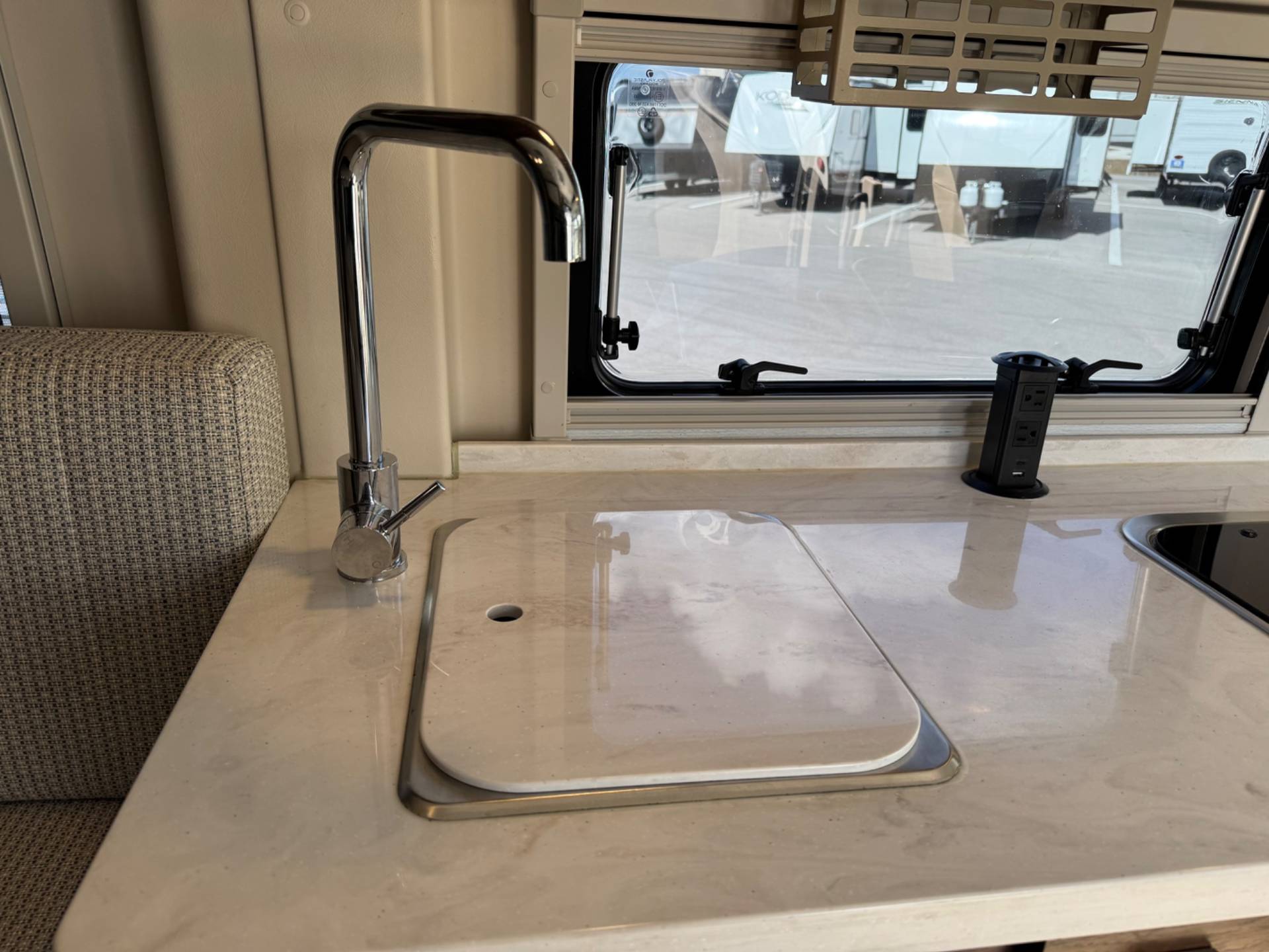 2025 Winnebago 2025 Winnebago Travato - thumbnail 11