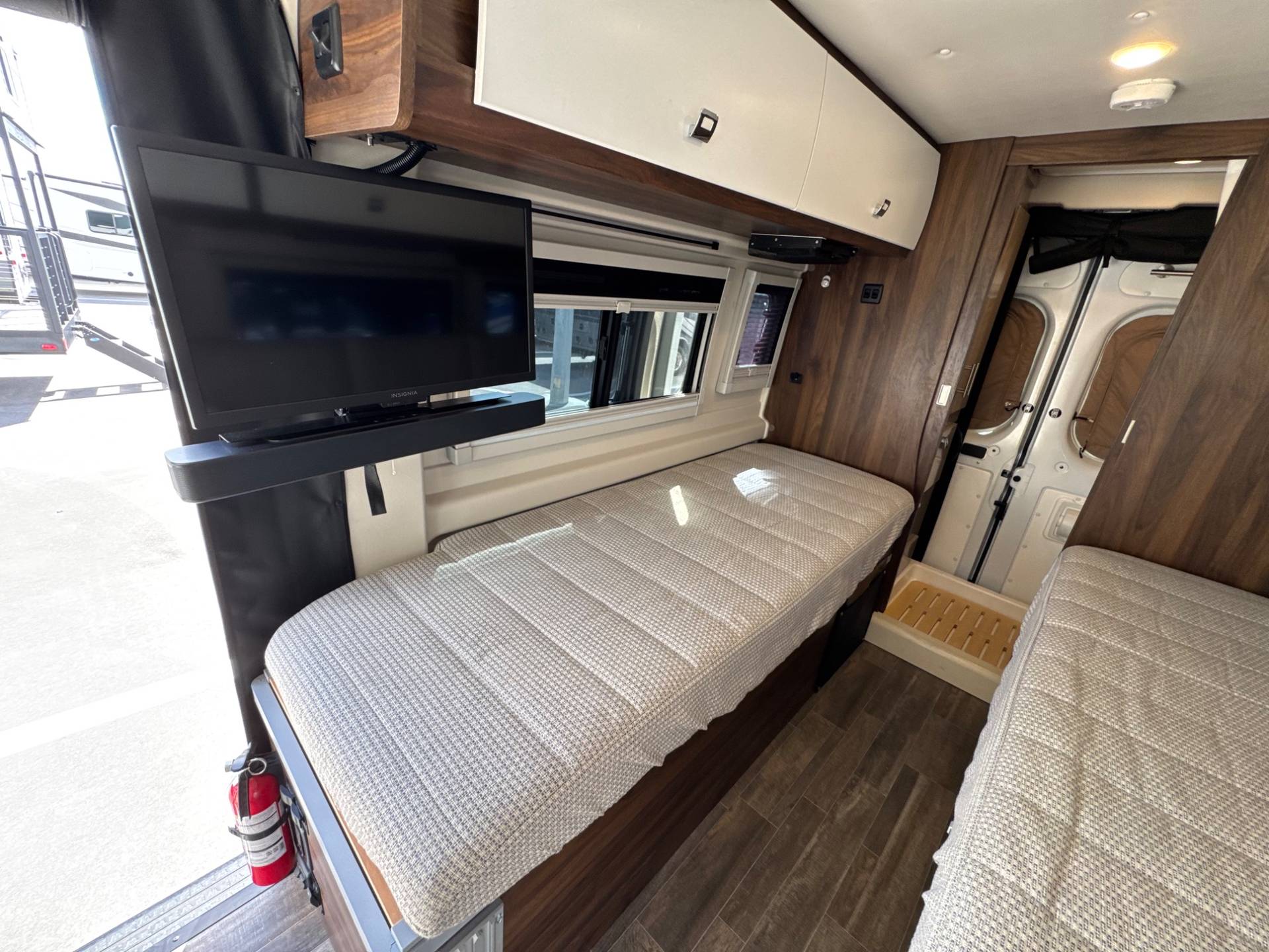 2025 Winnebago 2025 Winnebago Travato - thumbnail 17