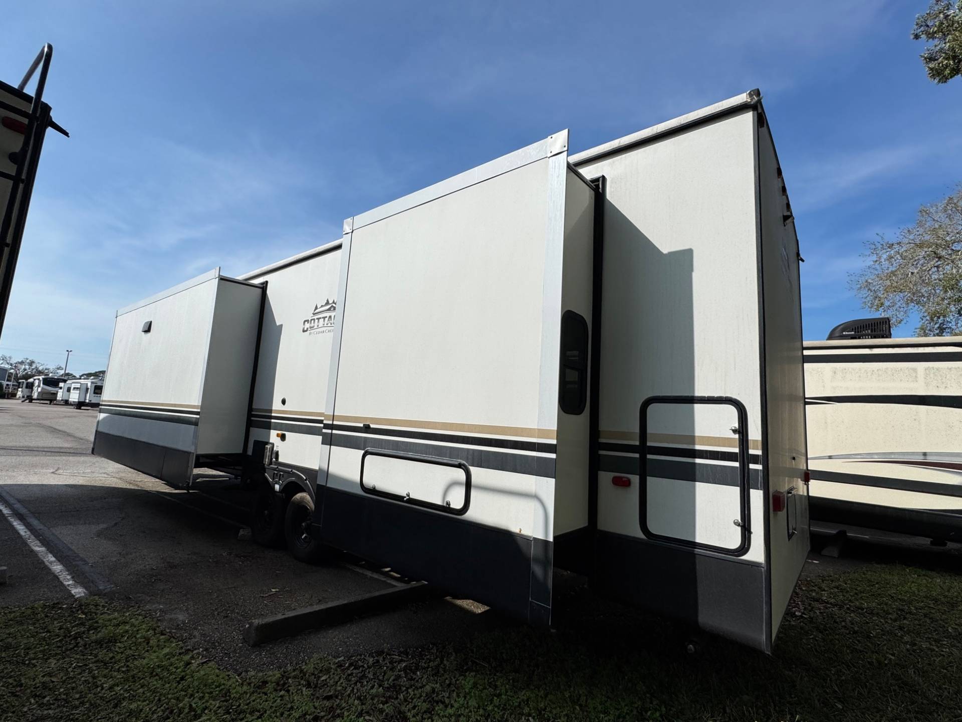 2021 Cedar Creek 2021 Cedar Creek FOREST RIVER - thumbnail 3