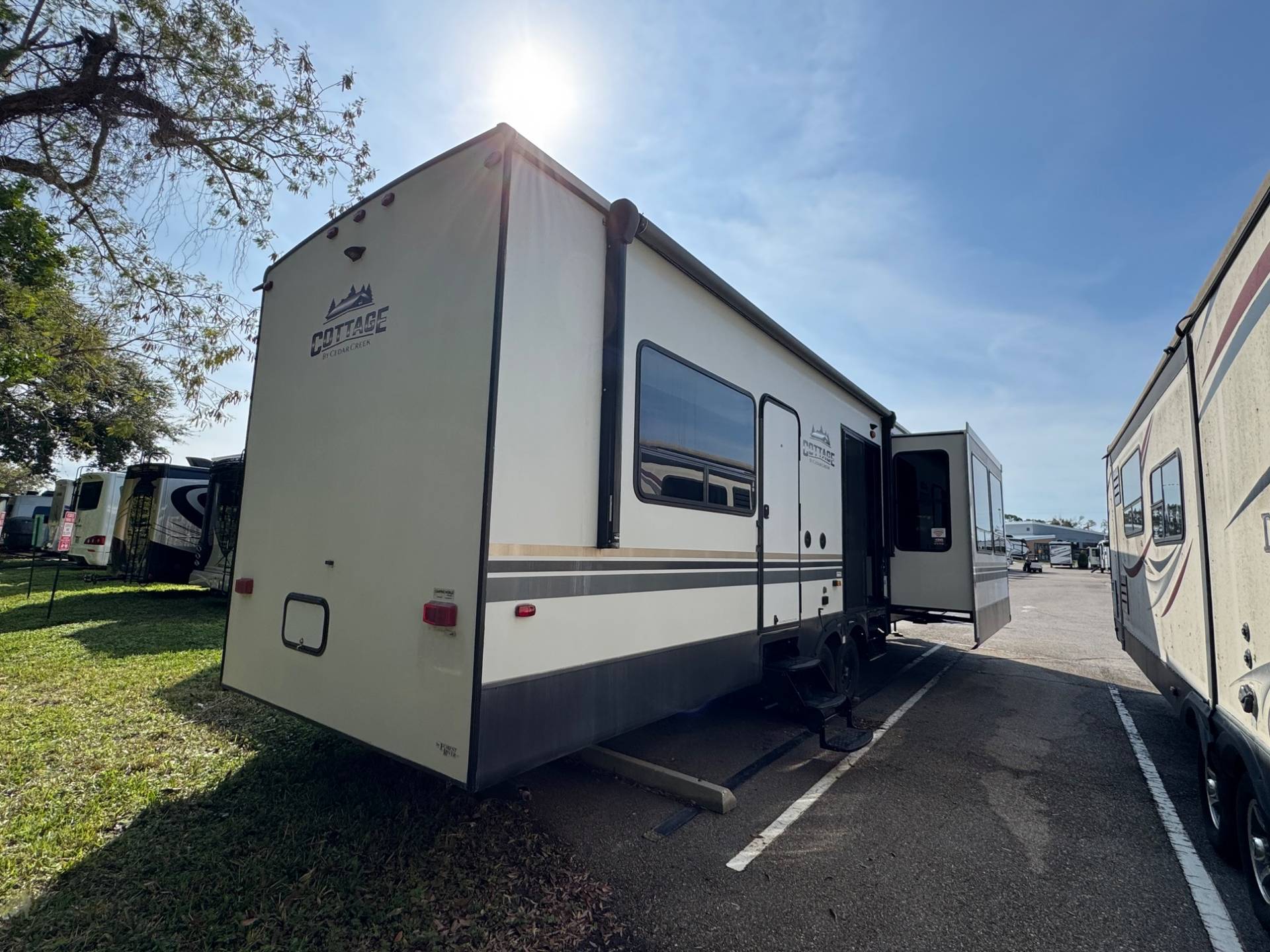 2021 Cedar Creek 2021 Cedar Creek FOREST RIVER - thumbnail 4