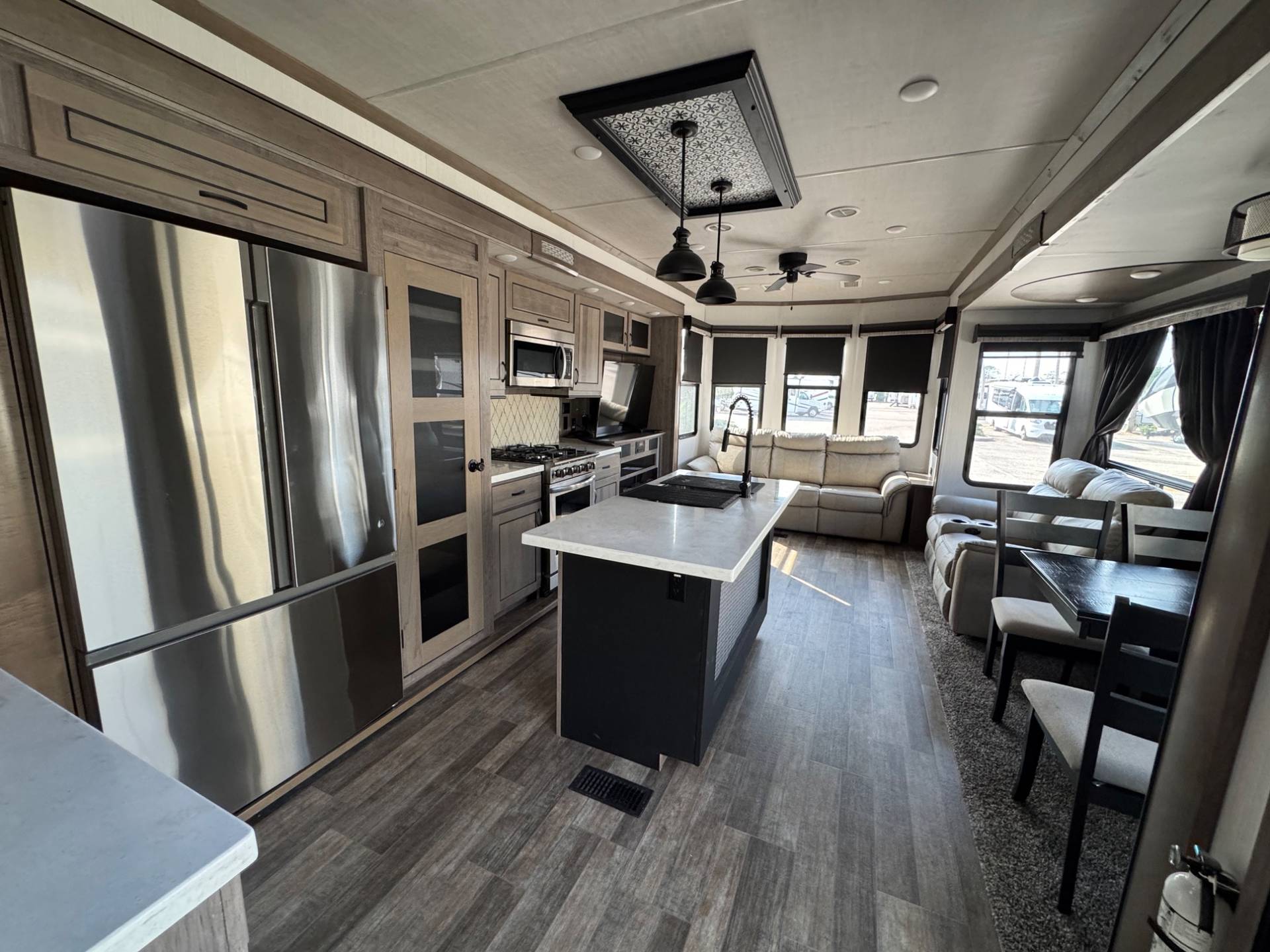 2021 Cedar Creek 2021 Cedar Creek FOREST RIVER - thumbnail 5