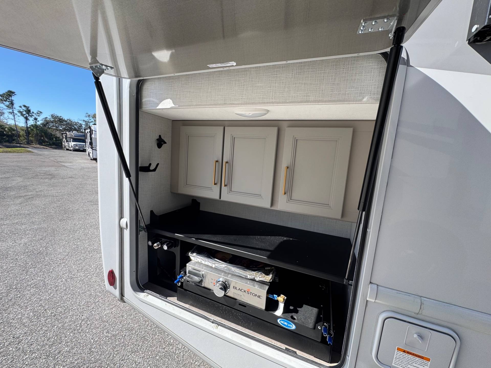 2026 Thor Motor Coach 2026 Thor Motor Coach Hurricane - thumbnail 6