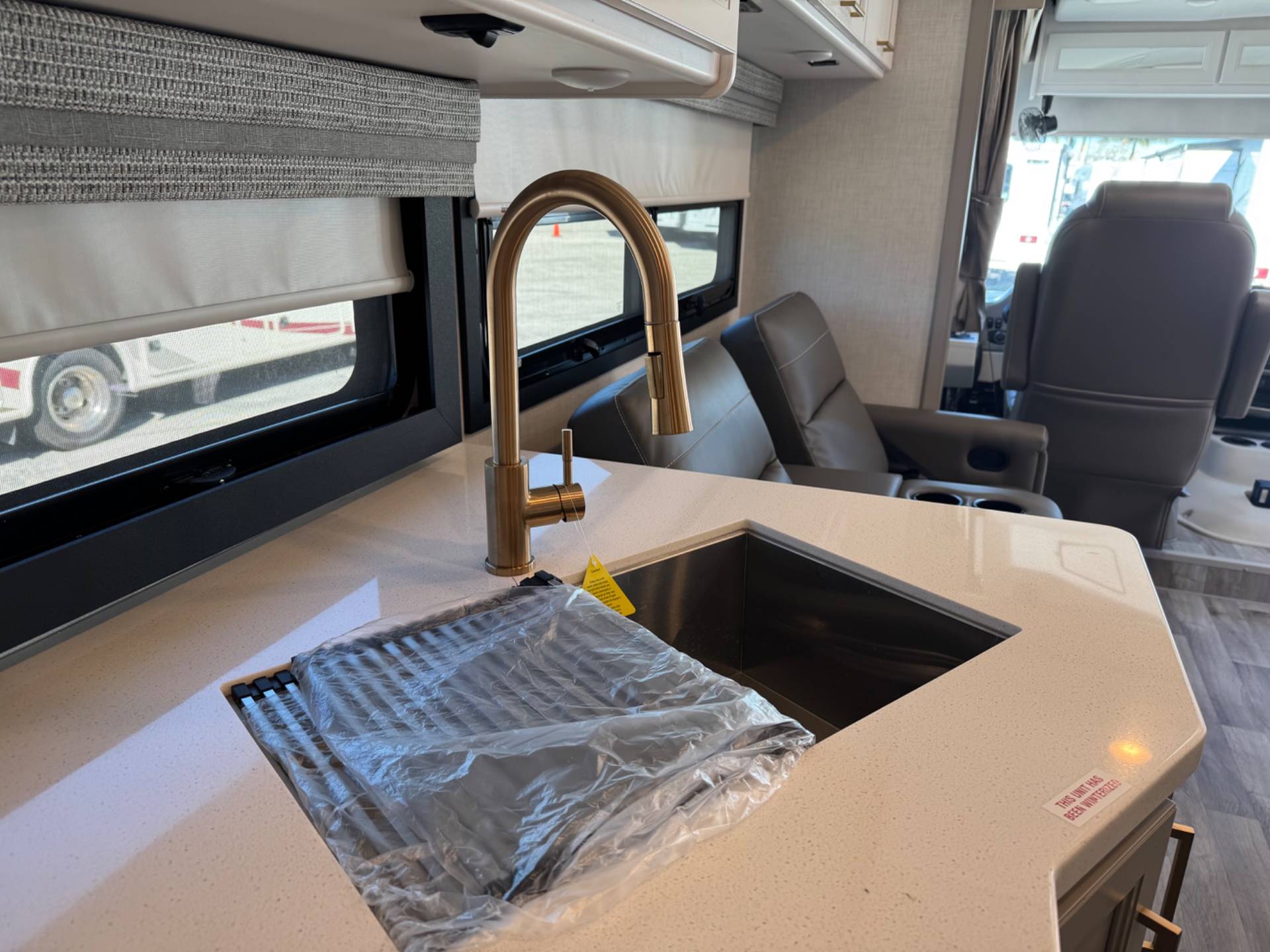 2026 Thor Motor Coach 2026 Thor Motor Coach Hurricane - thumbnail 15